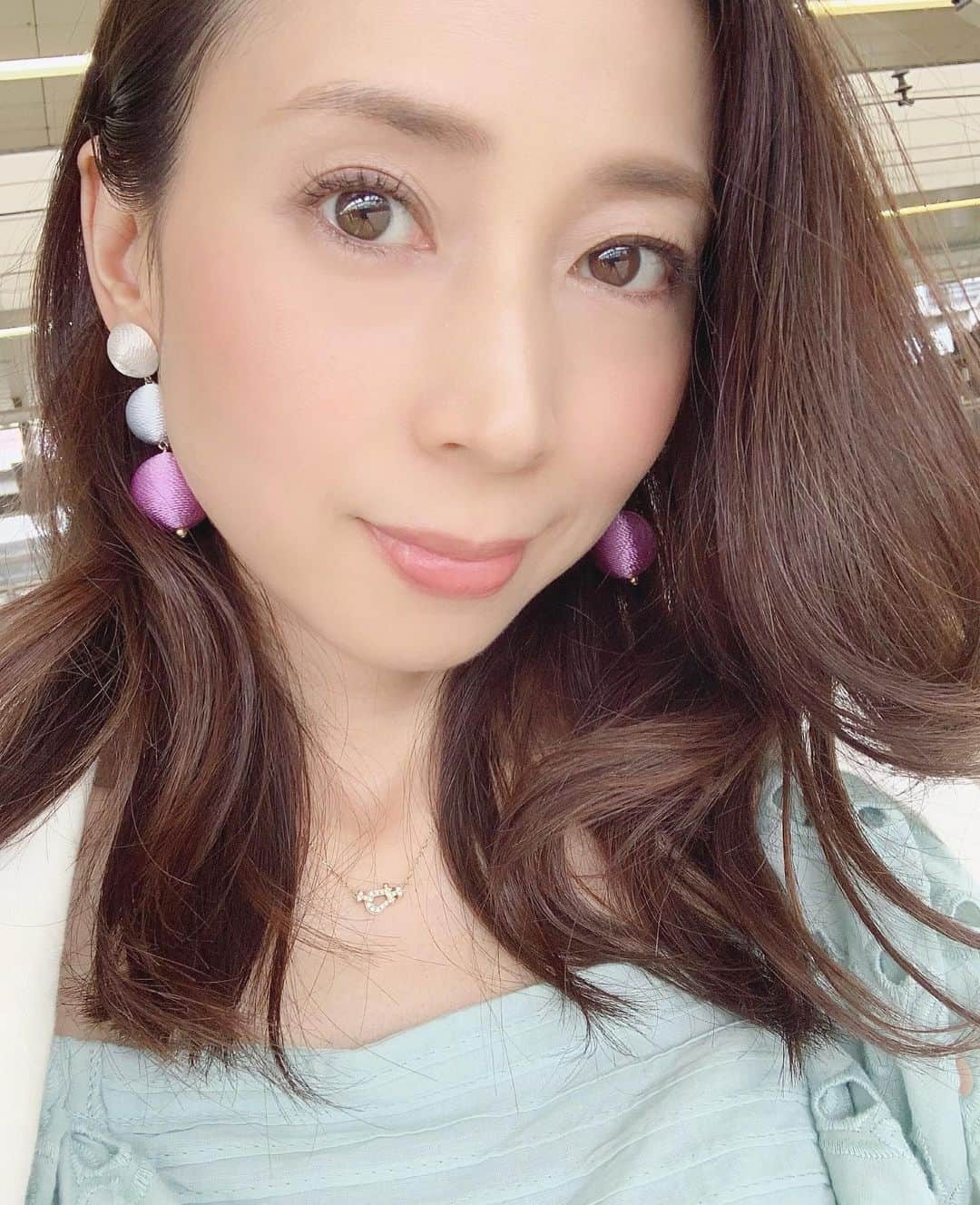 中野公美子さんのインスタグラム写真 - (中野公美子Instagram)「オーダーで作って頂いたボンボンピアス💖 可愛くてお気に入り💕 このカラーが今の季節にピッタリ😊  #ピアス #ボンボンピアス #オーダー #リーズナブル #hazukiandco #中野公美子 #アラフォー #奇跡の42歳」7月10日 15時05分 - kumikorion