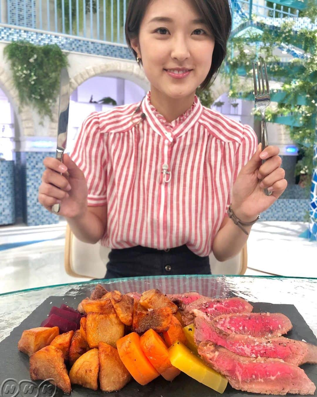 あさイチさんのインスタグラム写真 - (あさイチInstagram)「今日の特集は牛肉🐂🐂🐂﻿ 近江アナが好きな焼き加減は…「ミディアムレア🥩」 ﻿ #牛肉 #🐂 #ステーキ #❤️﻿ #衣装も牛肉風 #👚 #近江友里恵 アナ﻿ #nhk #あさイチ #8時15分から」7月10日 14時58分 - nhk_asaichi