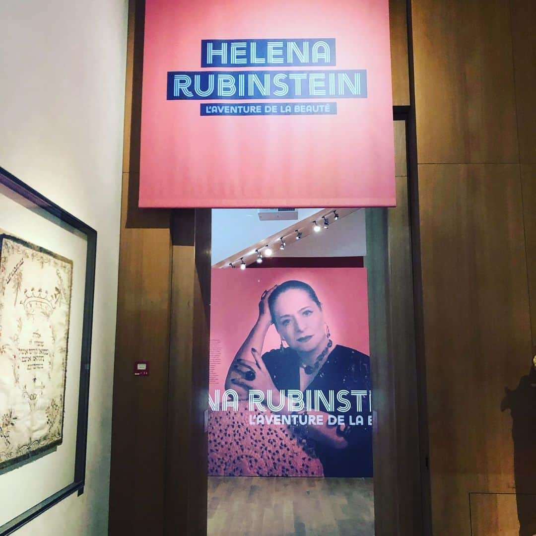 神崎恵さんのインスタグラム写真 - (神崎恵Instagram)「@helenarubinstein_international グローバルのトップ 情熱あふれる美しいエリザベスと 中国のトップKOLのMIYAO、 そして敬愛してやまない @abesawakobeauty さんと。 世界中から集まったプレス関係たちとカンファレンス。 力強く女性の生き方を変え、切り開いたヘレナルビンスタインの歴史と生き方にも触れながら。 美容の力を再確認しています。 #ヘレナルビンスタイン」7月10日 15時00分 - megumi_kanzaki