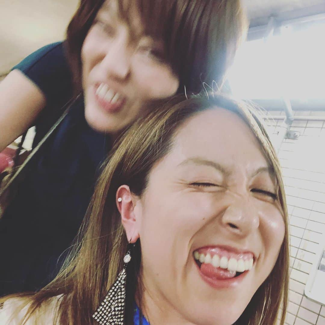 八幡愛さんのインスタグラム写真 - (八幡愛Instagram)「先日のクレイジーツアー❤️❤️ USJに車椅子3台で襲撃♿️♿️♿️ USJはアトラクションもバリアフリーされてるものも多いし無理なく並べるシステムなので楽しめた⭐️ Twitterに先に書いたんだけど、大変だったでしょ？ってよく言われたけど、むしろ私のアルコールが抜けることをみんな心配してくれて、「トイレ大丈夫？」「いや私たちトイレ行っとくから愛ビール買ってきな？」みたいなお互いお互いを想いやる最高の旅でした🤪❤️ 次の日は新メンバーも加わって新世界🌈ビリケン触って串カツ食べて、とある料亭地帯に迷い込んで怒られて。。。笑💦 みんなまた大阪遊びにきてねー！！！ チームあたおかの相棒、車椅子界のカリスマ中嶋涼子とまたイベントとか動画とかコラボする予定！！ #車椅子#USJ#ミニオン#好きよん#あたおか」7月10日 15時15分 - aiainstein