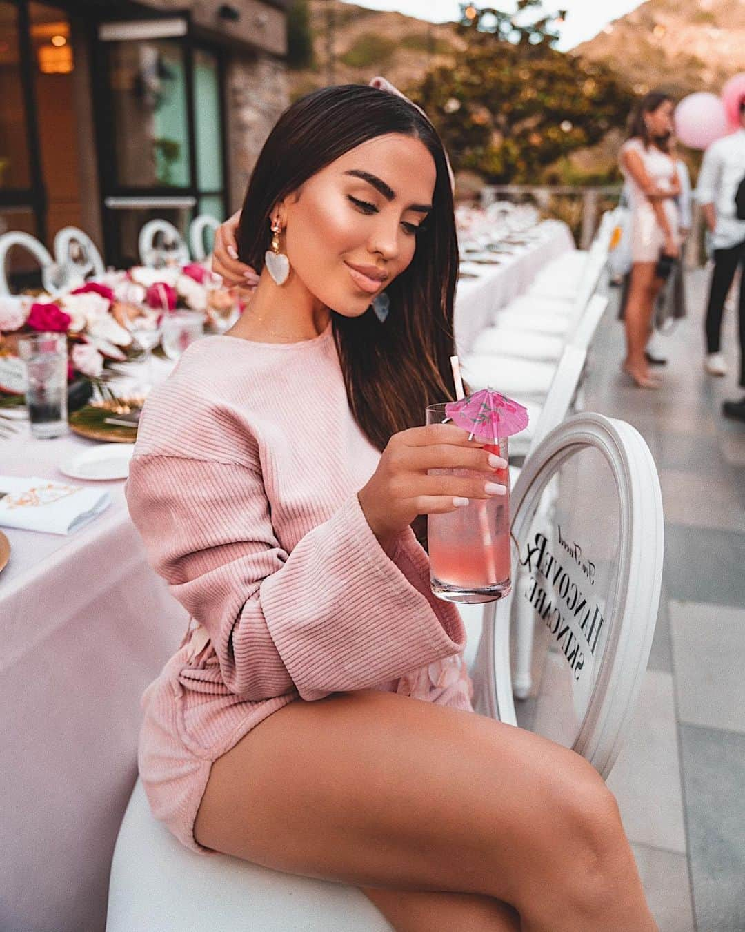 iluvsarahiiさんのインスタグラム写真 - (iluvsarahiiInstagram)「After Sunday’s brunch ...a day at the hangover hotel with @toofaced was much needed😝 Celebrating Toofaced new hangover skincare! Come through hydration 🙌🏼 _____________________________________________ Outfit @tigermist  Earrings @misslolaofficial」7月10日 15時07分 - iluvsarahii