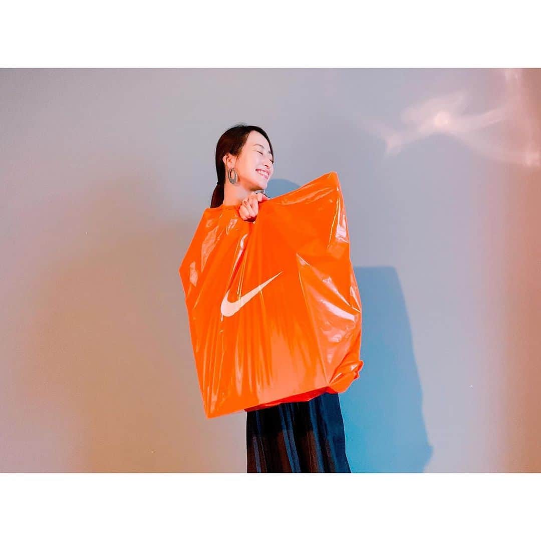 上野なつひのインスタグラム：「ニヤニヤがとまらん😙 #get #スニーカーばっかりday #nike #スニーカー女子」