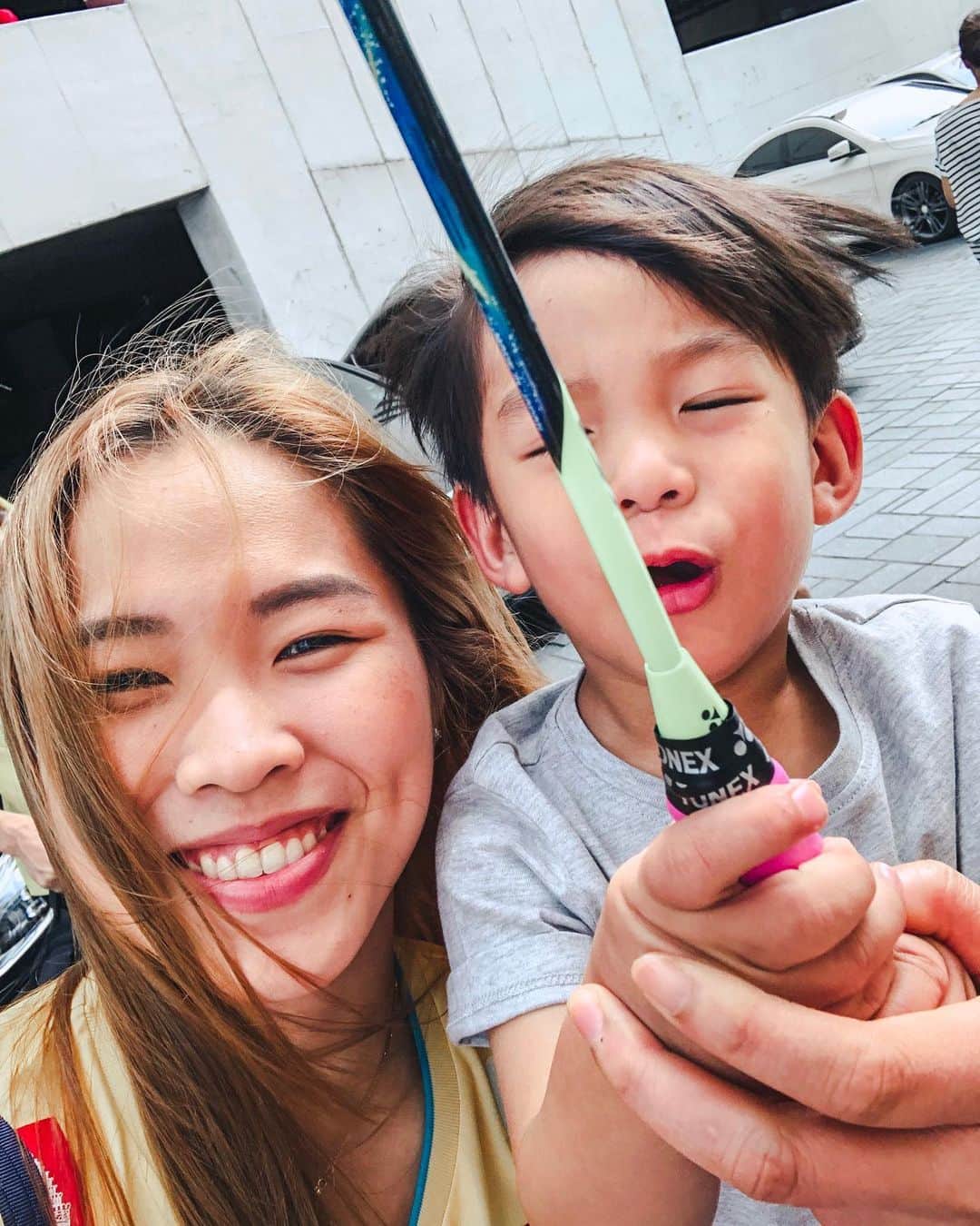 ラチャノック・インタノンのインスタグラム：「จะจับไม้แบด ไม่ยอมถ่ายรูปปปค้าบ 😴」