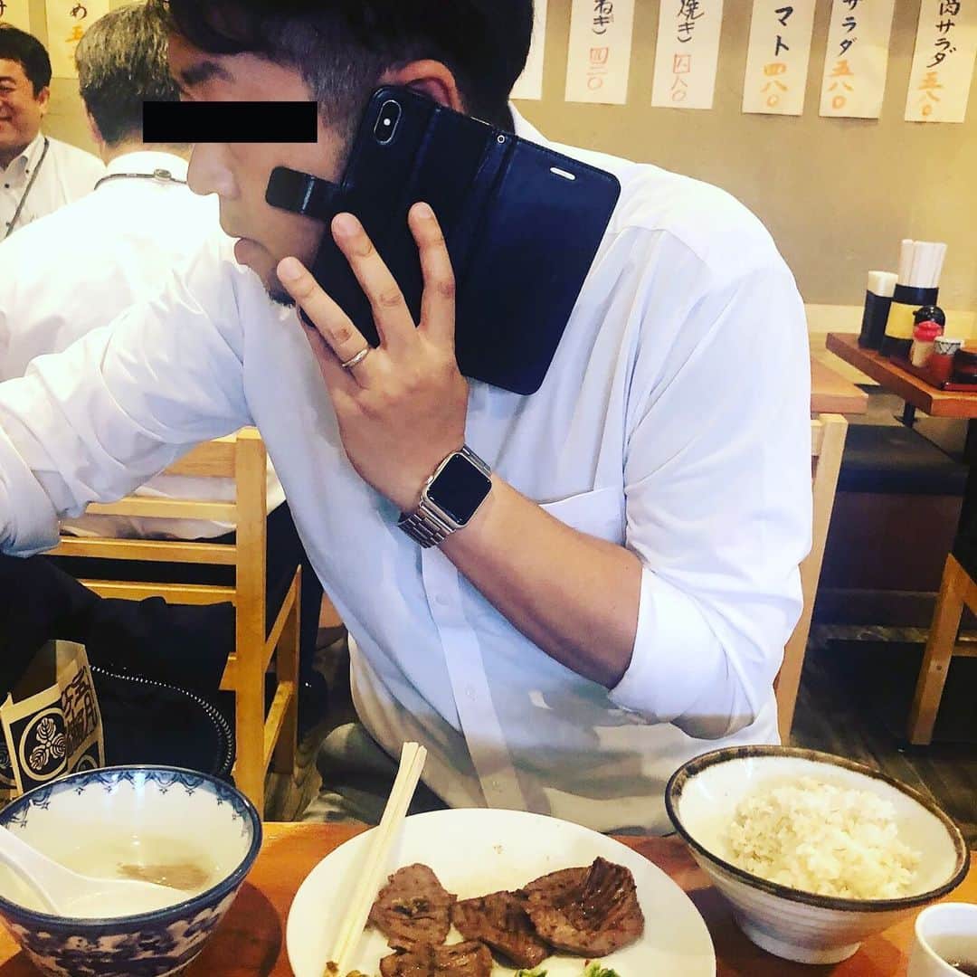 のインスタグラム：「仕事の打ち合わせで Aディレクターが東京入り🚅💨 普通に新橋のサラリーマンのようでした👨‍💼✨ #中山裕子 #新橋 #打ち合わせ  私の撮影した祥代さんの写真をネットから取得して 転用されているみたいなので ディレクター目隠し🤣 無断転載はご遠慮ください🙏」