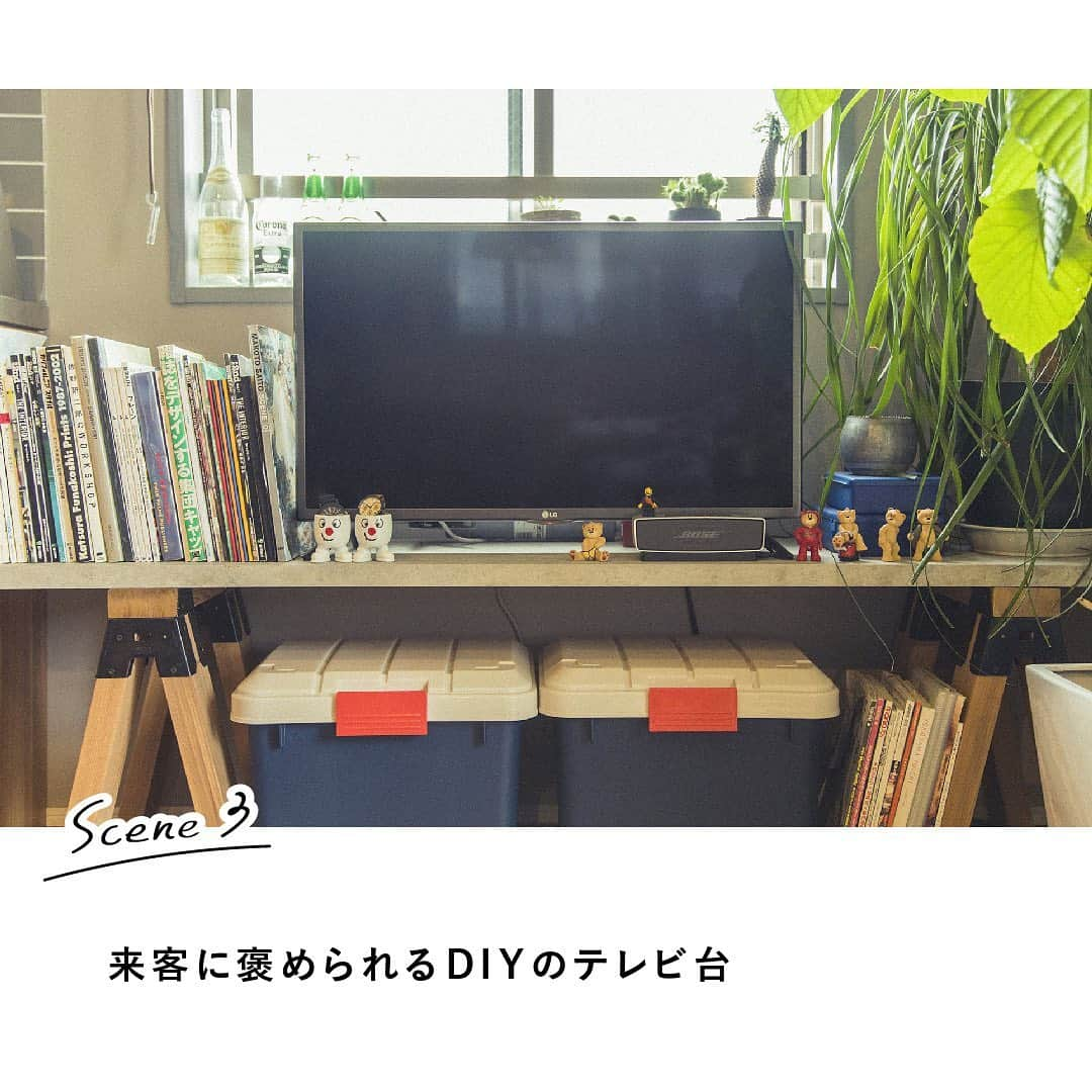 RE住むRENOVATIONさんのインスタグラム写真 - (RE住むRENOVATIONInstagram)「《ようこそ！私の家へvol.4》❷﻿ ー 東京都中野区 webディレクターSさんー﻿ ﻿ 家がもっと愛おしくなる魔法のリノベ＝DIY﻿ 中古マンションをフルリノベしたSさんが﻿ DIYを始めた理由は、最初は予算の削減だったそう。﻿ ﻿ でも自分で手を加えることでより一層住まいに﻿ 愛着が湧くように。﻿ ﻿ ﻿ 「朝、歯を磨きながら﻿ 『ここのタイル、ちょっと凸凹してるな～』と﻿ クスッとしたり。﻿ はみ出したペンキや工事中についた傷ですら、﻿ 愛おしいというか（笑）」﻿ ﻿ 一番苦労したのは「キッチンのタイル張り」。﻿ 照明の差し込み口やコンセント穴に合わせて、﻿ タイルをカットするのがかなり難しかったそう。﻿ ﻿ 洗面所も、Sさんがwebディレクターとして働く﻿ 住宅系会社の仲間のアドバイスを受けながらDIY。﻿ 植物男子のグリーンのある部屋に似合うナチュラルで﻿ 安らぎのある空間に仕上がりました。﻿ ﻿ 休日に植物の手入れをするお気に入りのバルコニーには2日間かけてDIYしたウッドデッキが。﻿ リビングと床の高さを合わせることで室内と室外が続いているような伸びやかな空間が生まれています。﻿ ﻿ 作り上げるまでには苦労もあったようですが﻿ 本気で関わったからこそ「自分らしさ」を﻿ 存分に感じられる住まいに。﻿ ﻿ 自分で手をかけ、より愛おしくなった家では料理も植物の世話も、前より楽しくなったそう。﻿ 理想の空間で過ごすと、心にもゆとりが生まれ、﻿ そこに見合う生活を送りたいと願うのかも。﻿ ﻿ Sさんのような理想の暮らしを、自分の手で取り入れみませんか？﻿ ﻿ …… ……﻿﻿﻿﻿ ﻿﻿﻿﻿ #dolivemedia﻿﻿﻿﻿﻿ #dolive﻿﻿﻿﻿﻿ #暮らしをカジュアルに楽しむメディア﻿﻿﻿﻿﻿ #ようこそ私の家へ﻿﻿﻿﻿﻿ ﻿﻿ #リノベーション #住まい #暮らし #住宅 #家具 #ライフスタイル #リノベ #マンションリノベ #中古マンション #マンション暮らし #植物 #植物のある暮らし #グリーンのある暮らし #プラント #DIY #DIY男子 #バルコニー #植物男子 #中野 #ウッドデッキ #タイル貼り#セルフリノベーション #ガーデニング #1人暮らし #1ldk﻿」7月10日 15時52分 - dolive.media