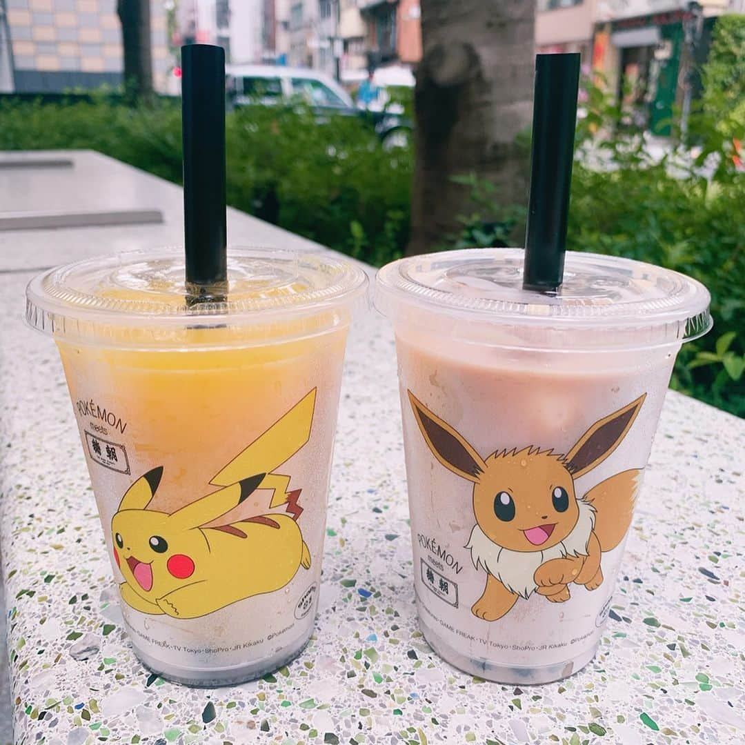 大島みづきさんのインスタグラム写真 - (大島みづきInstagram)「今日からポケモンタピオカ発売⚡️⁣ ⁣⁣ ⁣▲ イーブイ⁣ ⁣タピオカ香港ミルクティー⁣ ⁣▲ ピカチュウ⁣ ⁣マンゴースムージータピオカ⁣ ⁣⁣ ⁣鬼カワすぎるん💖⁣ ⁣しかも普通に美味しい😊⁣ ⁣⁣ ⁣━━━━━━━━━━━━━━━━━━━━━━━━⁣ ⁣ #cafe #goodday #followme #follow4follow #selfie #selca #instagood #pokemon #pokemoncafe #poketmonster #tokyo #팔로우 #셀피 #셀카 #행복 #카페스타그램 #도쿄 #포켓몬 #포켓몬카페 #이브이 #피카츄 #ポケモン #ポケモンセンター #ピカチュウ #ポケモンタピオカ #タピオカ #イーブイ #マンゴースムージータピオカ #糖朝」7月10日 16時17分 - mizukiss56