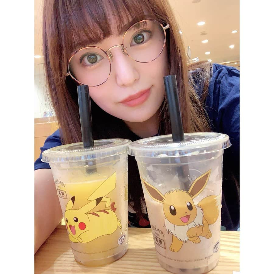 大島みづきさんのインスタグラム写真 - (大島みづきInstagram)「今日からポケモンタピオカ発売⚡️⁣ ⁣⁣ ⁣▲ イーブイ⁣ ⁣タピオカ香港ミルクティー⁣ ⁣▲ ピカチュウ⁣ ⁣マンゴースムージータピオカ⁣ ⁣⁣ ⁣鬼カワすぎるん💖⁣ ⁣しかも普通に美味しい😊⁣ ⁣⁣ ⁣━━━━━━━━━━━━━━━━━━━━━━━━⁣ ⁣ #cafe #goodday #followme #follow4follow #selfie #selca #instagood #pokemon #pokemoncafe #poketmonster #tokyo #팔로우 #셀피 #셀카 #행복 #카페스타그램 #도쿄 #포켓몬 #포켓몬카페 #이브이 #피카츄 #ポケモン #ポケモンセンター #ピカチュウ #ポケモンタピオカ #タピオカ #イーブイ #マンゴースムージータピオカ #糖朝」7月10日 16時17分 - mizukiss56