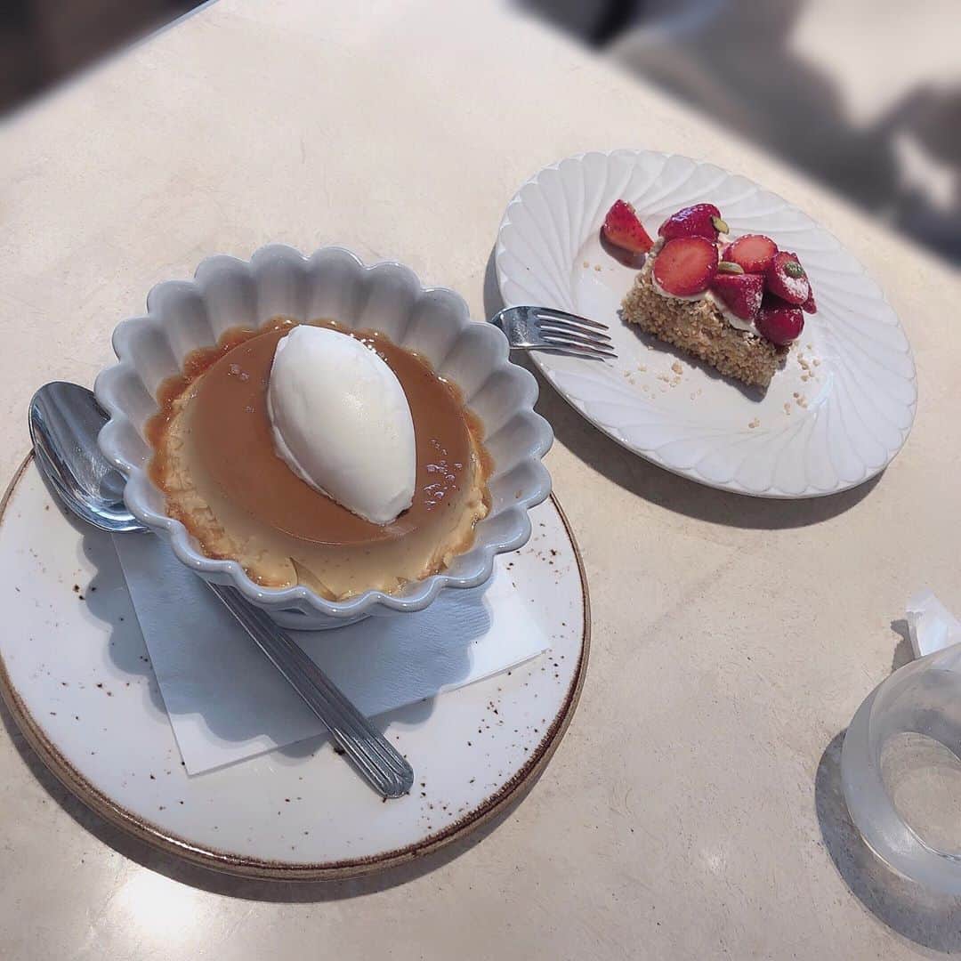 尾形春水さんのインスタグラム写真 - (尾形春水Instagram)「卵🥚と幸せ🌟感じれる、プリン🍮 #カフェ活 #はるなのカフェ活 #東京カフェ #日比谷カフェ #テラスカフェ #カフェスイーツ #東京ミッドタウン日比谷 #drawinghouseofhibiya」7月10日 16時30分 - harunaogatajp