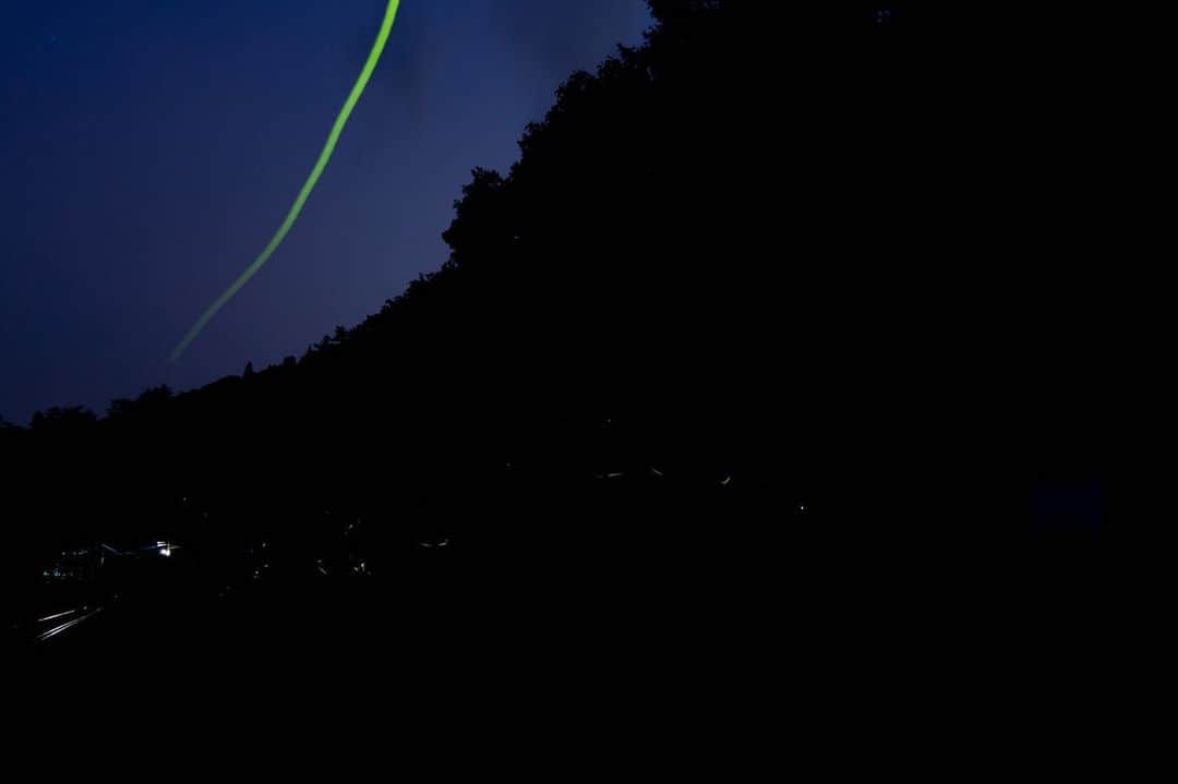 山人さんのインスタグラム写真 - (山人Instagram)「昨夜はヒメボタルが出ており、ゲンジボタル、ヘイケホタルの3種が仲良く飛んでいました。 ・ 今夜は最近で最も暖かくなる予報で、ホタルピークの最終日となる可能性があります。 ・ 明日以降は、森林を掻き分け歩き回らないと出会えない、ヒメボタルを中心に山人の敷地内でお楽しみいただけると思います。 【写真は今年の出始めの頃です。】 ・ ・  We enjoyed three kinds of fireflies on last night. One of them is called “Hime Botaru(姫蛍)” live in the deep forest. But you can see them in our garden now.  #ホタルナイト #ホタル鑑賞 #東北の夏 #岩手観光 #夏休み #summertime #温泉宿 #岩手の温泉 #温泉旅行 #美肌の湯 #湯めぐり #温泉女子 #貸切露天風呂 #大自然 #散步 #爽快 #大自然 #綺麗 #美丽 #西和賀 #日本 #旅行 #岩手 #iwate #東北 #ryokan #酒店 #溫泉 #yamado #山人」7月10日 16時34分 - yamado.official