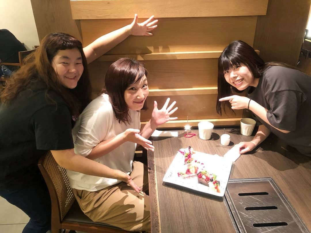 あいすけさんのインスタグラム写真 - (あいすけInstagram)「ちょっと前なんですが誕生日お祝いしていただきました🙇🏻 #VANILLABEANS#大学時代新幹線乗ってチョコレート買いに行ったことある#チョコレートは心から好き#プロテインと入浴剤と茄子の味噌汁の詰め合わせ#斬新奇抜#2人は私のことよーく知ってる#すなわち#ズッ友」7月10日 16時36分 - aisuke.aokiai