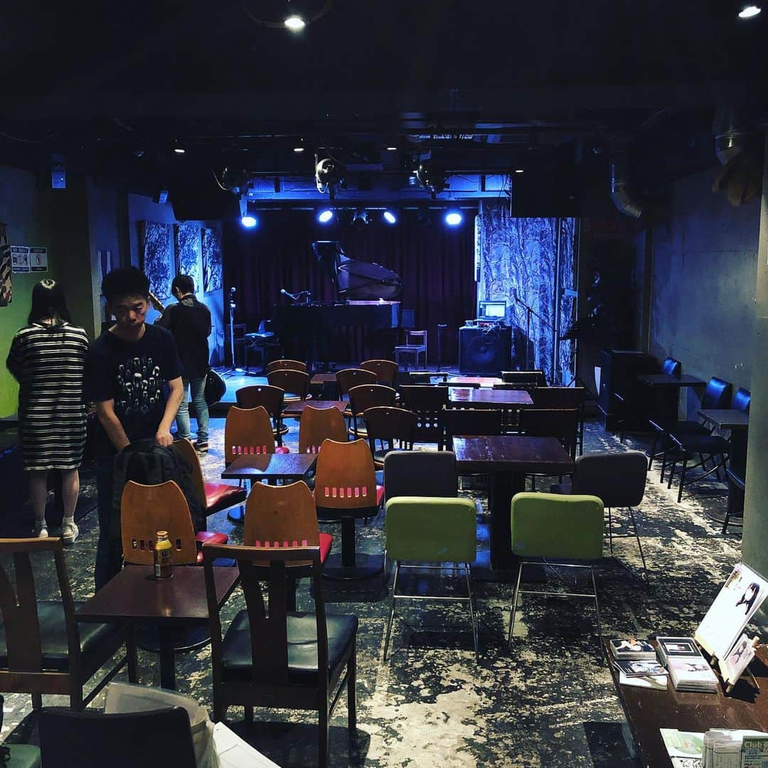 森慎太郎のインスタグラム：「今夜は月に一度の音楽ライブ。 ステキなライブハウスなので渋谷のみなさん、おいでー！ お疲れ様です！！！ ハグてっぺいです！！ 7/10(水) 『ジージでラララ♪ vol.１５８』 shibuya gee-ge. (http://gee-ge.net/) ■開場 18:00 ■開演 18:30 ■予約 2200円 ■当日 2500円 (各1ドリンク代600円別) ※学生の方は1000円引きになります。 ◎荒牧リョウ ◎どぶろっく森慎太郎 ◎玖咲舞 ◎川音希 ◎稚菜 ◎条生アヤノカミオン #geege #渋谷」