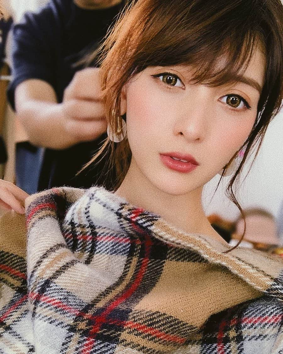 アンジェラ芽衣さんのインスタグラム写真 - (アンジェラ芽衣Instagram)「今日のヘアメイク中の写真📸﻿ めっっっっっちゃくちゃ楽しかった！！！﻿ 早くお知らせしたい〜〜🙈🙈﻿ ﻿ #アンジェラ芽衣 #自撮り #selfie #selfie #写真 #photo」7月10日 16時52分 - ange_la00