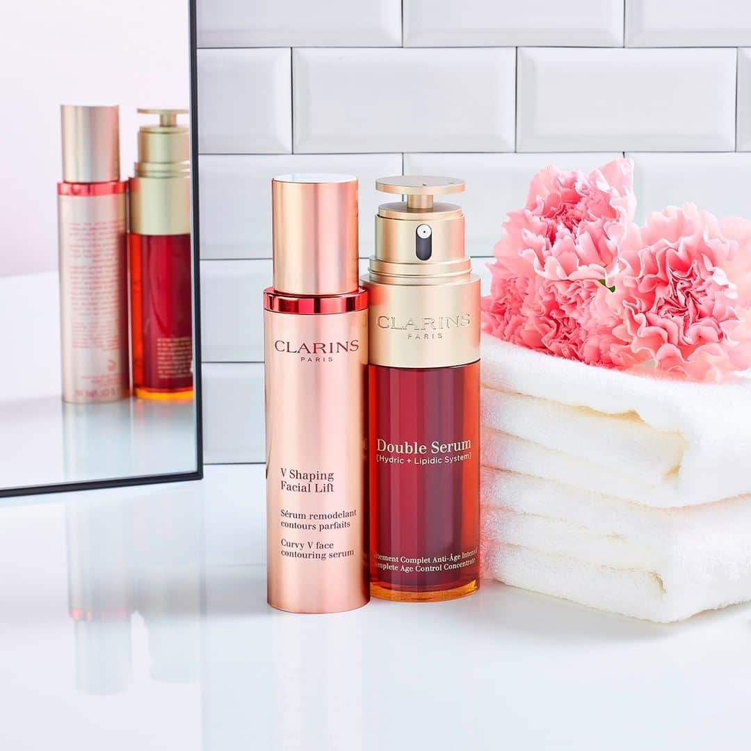 Clarins Australiaさんのインスタグラム写真 - (Clarins AustraliaInstagram)「Supercharge your skincare routine with Double Serum + V Shaping Facial Lift. Double Serum firms skin and smooths wrinkles for a more radiant complexion. Our newly-reformulated V Shaping Facial Lift depuffs the face to define cheekbones and reveal a natural V shape. #ClarinsAus #ClarinsSkincare」7月10日 17時00分 - clarinsanz