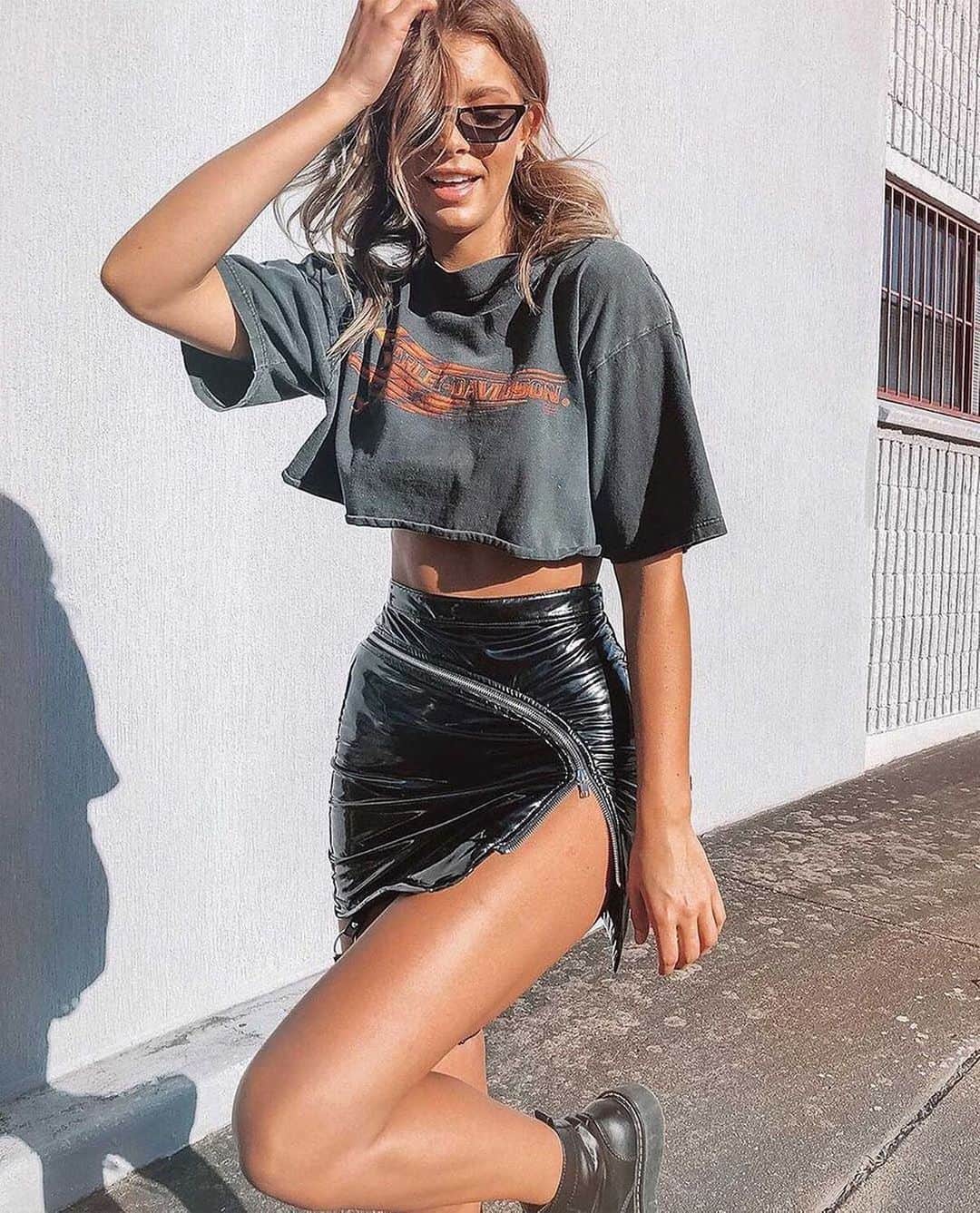 Beginning Boutiqueさんのインスタグラム写真 - (Beginning BoutiqueInstagram)「Wild thing 🌹 How insanely hot does the Rapture Mini Skirt Black look for Splendour in the Grass?!」7月10日 17時17分 - beginningboutique