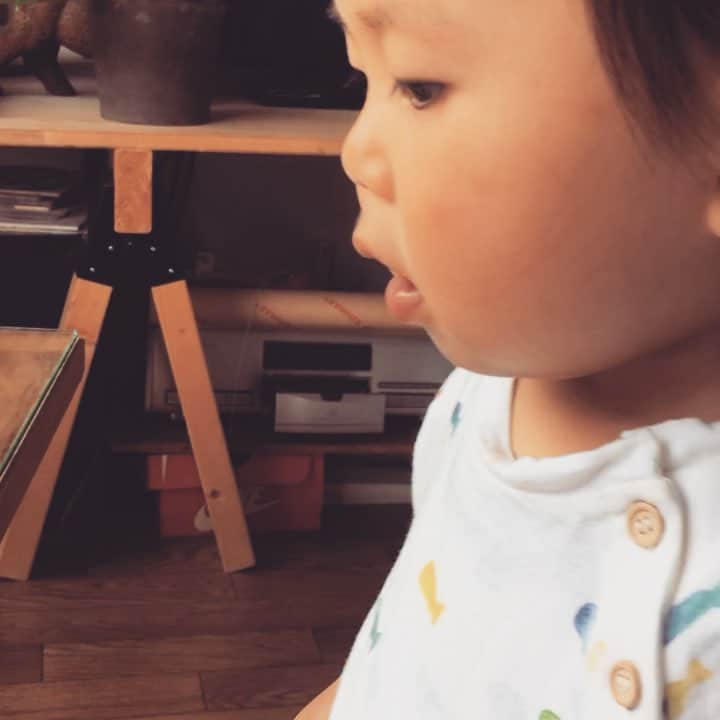 松浦志穂のインスタグラム：「暫定世界一可愛い🎂バースデーソング🎁とさせていただきます。 ・ #甥っ子ひろ君より成長を見届けている同級生の子いとちゃん #私のあだ名まっつはとっくに言えるようになり #ディアまっちゅー #刺さってないロウソクの火を消しにいく動き #何から何まで可愛い #そりゃとんでもなく高音のあんりがとぉー😭😭🥺🥺 #も出ちゃうよね #甥っ子ひろ君にもこんくらいの時歌ってもらってたらたまらなかっただろうな」