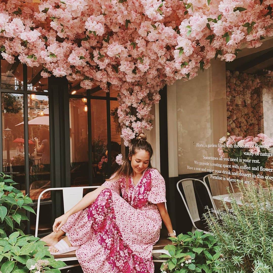 アリッサ ウーテンのインスタグラム：「Looking for the prettiest places in Seoul 🌷」