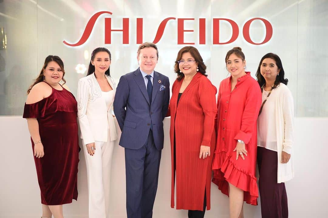 資生堂 Shiseido Group Shiseido Group Official Instagramさんのインスタグラム写真 - (資生堂 Shiseido Group Shiseido Group Official InstagramInstagram)「#ShiseidoThailand held the grand opening of its new office, officiated by Jean-Philippe Charrier, President & CEO of Shiseido Asia Pacific and Parichart Veerasatien, Managing Director of Shiseido Thailand. Located in the trendy #ThongLor area in #Bangkok, the new office at the T-One building rings true to Shiseido, themed in red and white and with sleek, modern lines. To enrich creativity and raise the sense of beauty, we continue to improve workplaces around the world.  #NewOffice #shiseidooffice #ShiseidoAPAC #ToneBuilding #peoplefirst #officedesign #Shiseido #資生堂オフィス #資生堂 #タイ #资生堂」7月10日 17時27分 - shiseido_corp