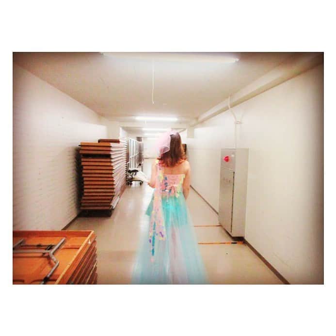 荒牧陽子のインスタグラム：「2019.7.某日 とある現場 ‪┈︎┈︎┈︎┈︎┈︎┈︎┈︎┈︎┈︎┈︎┈︎┈︎﻿ 「いつもインスタ見てます！」 とか言われるとすごく嬉しいね。 テレビ見てます！よりも なんか近い感じがするのは私だけ？？ 大して更新してないInstagramをフォローして下さってる皆さんに感謝です… てかSNS全般！ ‪┈︎┈︎┈︎┈︎┈︎┈︎┈︎┈︎┈︎┈︎┈︎┈︎﻿ #荒牧陽子 #ちなみに #みんなはどんな更新が見たいの？」