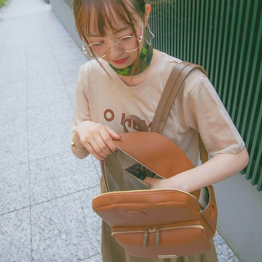 SuperGroupiesのインスタグラム：「アメリカ🇺🇸さんの#アニメバウンド コーデに合わせたスパグルアイテムは❓ ⠀⠀⠀⠀⠀⠀⠀ 『#ヘタリア World☆Stars』とコラボした、 アメリカモデルのリュック🎒 ⠀⠀⠀⠀⠀⠀⠀ アメリカさんの衣装をイメージしたデザイン🤭⠀⠀⠀ フロントにあしらった星柄のタグがワンポイント🌟 ⠀⠀⠀⠀⠀⠀⠀ 内ポケットの裏地まで可愛い😍🍔🍟👓 アクレイギア、ハンバーガー、ポテト、メガネ、「DDDD!」など、アメコミ風のモチーフを盛り込んだオリジナルデザインです😆 ⠀⠀⠀⠀⠀⠀⠀ ──────────────────────﻿ 🇺🇸Today’s Item🇺🇸 #Hetalia World☆Stars Collaboration series USA model #bag / ￥13,800 +tax ※数量限定販売中です。 Only a limited amount available now! ──────────────────────﻿ 画像をタップするとご購入いただけます🛒💨 ⠀⠀⠀⠀⠀⠀⠀ ⠀⠀⠀⠀⠀⠀ 大人かわいいリュックに合わせた ぴかちゃんの #アニメバウンド コーデは もうご覧になりましたか？💁🏻‍♀️🗯 まだの方は、ぜひ1つ前の投稿をCheck！✔️ ⠀⠀⠀⠀⠀⠀⠀ ⠀⠀⠀⠀⠀⠀⠀ さらに、只今当店では こちらのバッグを含め、豪華なプレゼントが当たる #アニメバウンド キャンペーンを開催中🚨  気になる方はこちらをCHECK 💓 ⠀⠀⠀⠀⠀⠀⠀ 🔻🔻🔻 ⠀⠀⠀⠀⠀⠀⠀ ⠀⠀⠀⠀⠀⠀⠀ 🌈アニメバウンドキャンペーン第7弾開催🌈﻿ ⠀⠀⠀⠀⠀⠀⠀ 🤔：#アニメバウンド って何？ 💁🏻‍♀️：アニメ、ゲームキャラクターの服装を連想させるコーディネートのこと！👗👠👜 ⠀⠀⠀⠀⠀⠀⠀ ⠀⠀⠀⠀⠀⠀⠀ 🧐：#アニメバウンド ってコスプレと何が違うの？ 💁🏻‍♀️：キャラクターの衣装をそのまま再現するのではなく、あくまで「日常でのファッションスタイル」としてコーデするのがPoint！✨ ⠀⠀⠀⠀⠀⠀⠀ ⠀⠀⠀⠀⠀⠀⠀ 自分の私服でどうコーデするのか考えるのが とっても楽しいです！👀 ⠀⠀⠀⠀⠀⠀ ⠀⠀⠀⠀⠀⠀⠀ 当店では「#アニメバウンド キャンペーン第7弾」を開催中！ ⠀⠀⠀⠀⠀⠀⠀ 今は売り切れになってしまった商品を含め、 豪華なプレゼントが当たるので ぜひ参加してみてください🎁💕 ⠀⠀⠀⠀⠀⠀⠀ ＝＝＝＝＝＝＝＝＝＝＝＝＝＝＝＝＝＝＝＝＝＝＝﻿ 🎁プレゼント商品🎁﻿ ※投稿の際に必ずご希望のモデルを記載してください。⠀ ◆ヘタリア World☆Stars ①イギリスモデル [#バッグ]  ②アメリカモデル [#リュック] ⠀⠀⠀⠀⠀⠀⠀ ◆カードキャプターさくら ③ステラミルフィーユモデル [#かごバッグ] ◆アイドリッシュセブン ④二階堂大和モデル [#ショルダーバッグ]  ⑤逢坂壮五モデル [#長財布] ⠀⠀⠀⠀⠀⠀⠀ ◆名探偵コナン ⑥怪盗キッドモデル [#ショルダーバッグ] ⠀⠀⠀⠀⠀⠀⠀ ◆刀剣乱舞-ONLINE- ⑦加州清光モデル [#袱紗] ⑧三日月宗近モデル [#ショルダーバッグ] ＝＝＝＝＝＝＝＝＝＝＝＝＝＝＝＝＝＝＝＝＝＝＝﻿ ⠀⠀⠀⠀⠀⠀⠀ ﻿ ─────────────────────﻿ ↓応募方法はこちら↓﻿ ☑️SuperGroupies 公式アカウント（ @supergroupies ）をフォロー﻿ ☑️アニメバウンドを投稿﻿ （着て撮っても、置いて撮ってもOK！）﻿ ※キャラクターは問いません。プレゼント商品のタイトル以外でも構いません。﻿ ☑️キャプションに「#アニメバウンド / 希望のモデル」を記載﻿ ─────────────────────﻿ ﻿ ※期間中、何回でも投稿してOKです💜﻿ ﻿ ﻿ 応募期間は7月31日（水）まで！﻿ たくさんのご応募お待ちしております👏﻿ ﻿  #アニメバウンド の例が気になる方は、 過去の「#アニメバウンド キャンペーン第7弾」バナーの投稿をぜひチェック✅してみてください！  ハッシュタグ #アニメバウンド で検索🔎すると 過去参加してくださった方々の例も見れるので そちらもぜひ参考にしてみてください🤭💡 ⠀⠀⠀⠀⠀⠀⠀ ⠀⠀⠀⠀⠀⠀⠀ ⠀⠀⠀⠀⠀⠀⠀ #supergroupies #anime #japaneseanime #スーパーグルーピーズ #アニメ #アニメコラボ #コラボグッズ #ファッションにアニメを #アニメグッズ #animebound #アニメ好き #スパグルプレゼント #プレゼントキャンペーン #ヘタリア #ヘタリアアメリカ #hetalia #hetaliaamerica #axispowershetalia #hetaliafandom #リュック女子 #コラボバッグ #aph」
