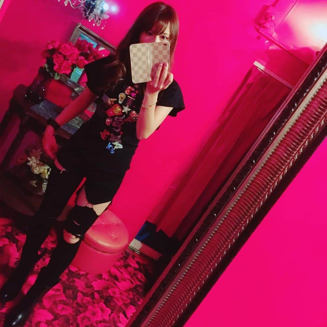 ゆずきのインスタグラム：「. . いよいよ今週末からツアーはじまります！ . 初見さんも大歓迎ですエクストリーム好きさん暴れん坊さん要チェックだよかもんかもん . 7/13(sat)大阪 アメリカ村 DROP w/BLOOD STAIN CHILD . 7/14(sun)名古屋 RAD HALL w/BLOOD STAIN CHILD . 7/20(sat)東京 club asia w/Another Story,Solemn,BLOOD STAIN CHILD . #yuzukingdom」