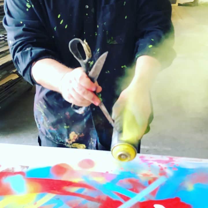 のインスタグラム：「Find what you love and do it forever. ✅✅✅✅✅✅✅✅✅✅✅✅✅#rollandberry #artista  #art_spotlight #slowmotion #contemporaryart #fineart #createyourhappiness #createyourreality #colur #montanacans #fearless #flowstate #streetart #freedom #unlimitedpower #focusyourenergy #vibration #spacetime #love #believeinyourself #basquiat #billionaire #buyart #soulmindbody #findyourself #unstoppable #universe #iwillalwaysmissyoujason」