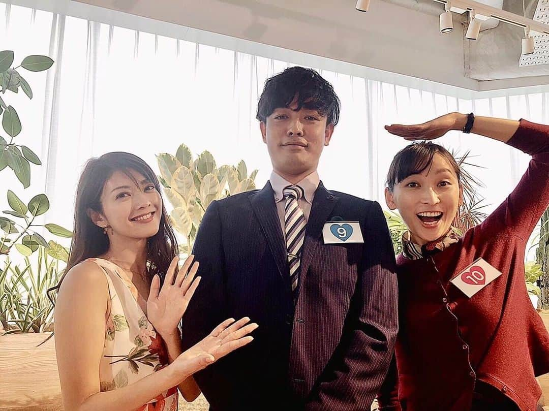 日本テレビ「偽装不倫」さんのインスタグラム写真 - (日本テレビ「偽装不倫」Instagram)「💍今夜放送‼️第1話💍‬﻿ ‪婚活パーティーに参加したお三方🎵‬﻿ ‪鐘子(#杏)と鐘子の親友・まさ子(#田中道子)の間に挟まれているのは、婚活男性役を演じた #中村昌也 さんです。‬﻿ ‪杏さんも田中さん高身長なのですが、192㎝の中村さんの隣に並ぶと小さく見えますね😅‬﻿ ﻿ ‪#婚活 #パーティー #オフショット‬﻿ ‪#鐘子のプロフィールカードにもご注目‬﻿ ‪#初デートで行きたいところが渋い💦‬﻿ #偽装不倫 #第1話 #今夜10時﻿ #日テレ #水ドラ﻿ #YLAB #LINEマンガ #文藝春秋 #東村アキコ﻿ ﻿ 【公式HP】﻿ https://www.ntv.co.jp/gisouhurin/」7月10日 18時07分 - gisou_ntv