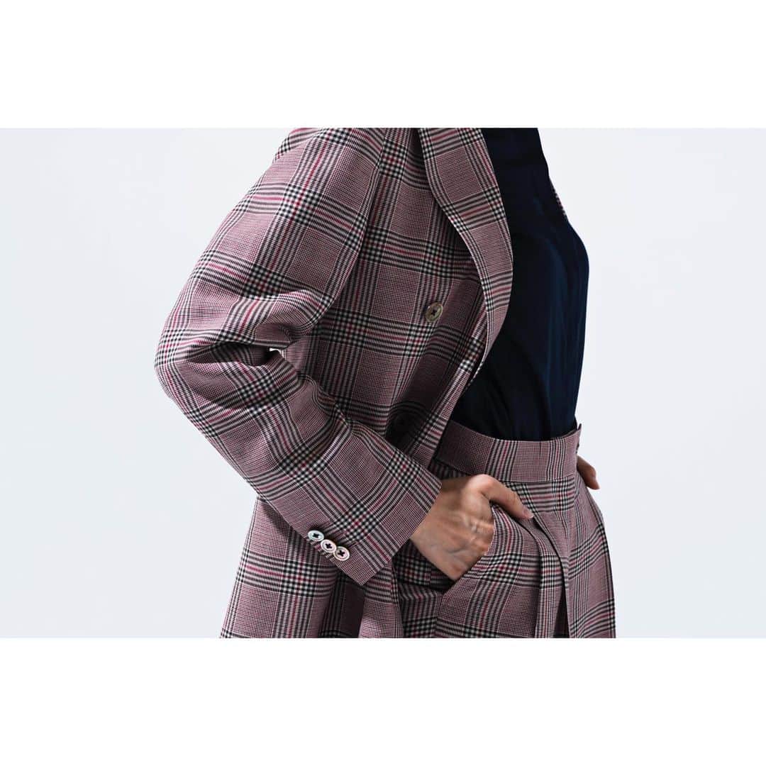 a n d cのインスタグラム：「women's ordermade style. produced by LifeStyleOrder  ワイン系の大柄な格子。  ダブルのジャケットにワイドパンツ。 リネン混素材には貝ボタンが相性◎  all  @life_style_order」