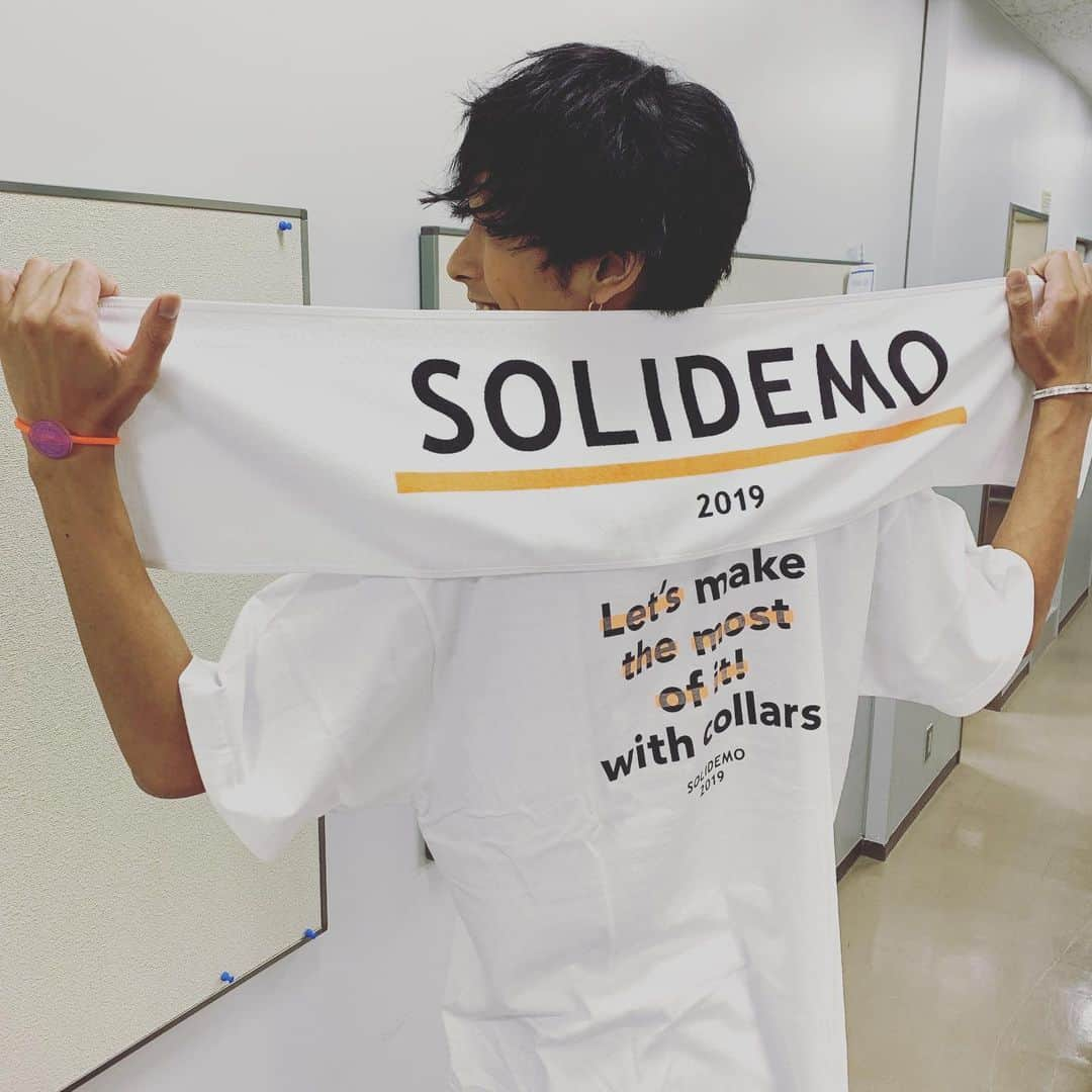 木全寛幸さんのインスタグラム写真 - (木全寛幸Instagram)「今年の夏グッズ！！！！ タオルとＴシャツとヘアゴム！！ どれも可愛い！！！ みなさま是非ゲットして夏一緒に楽しみましょうねー！！^_^  #solidemo #collars」7月10日 18時10分 - kimata_solidemo_official