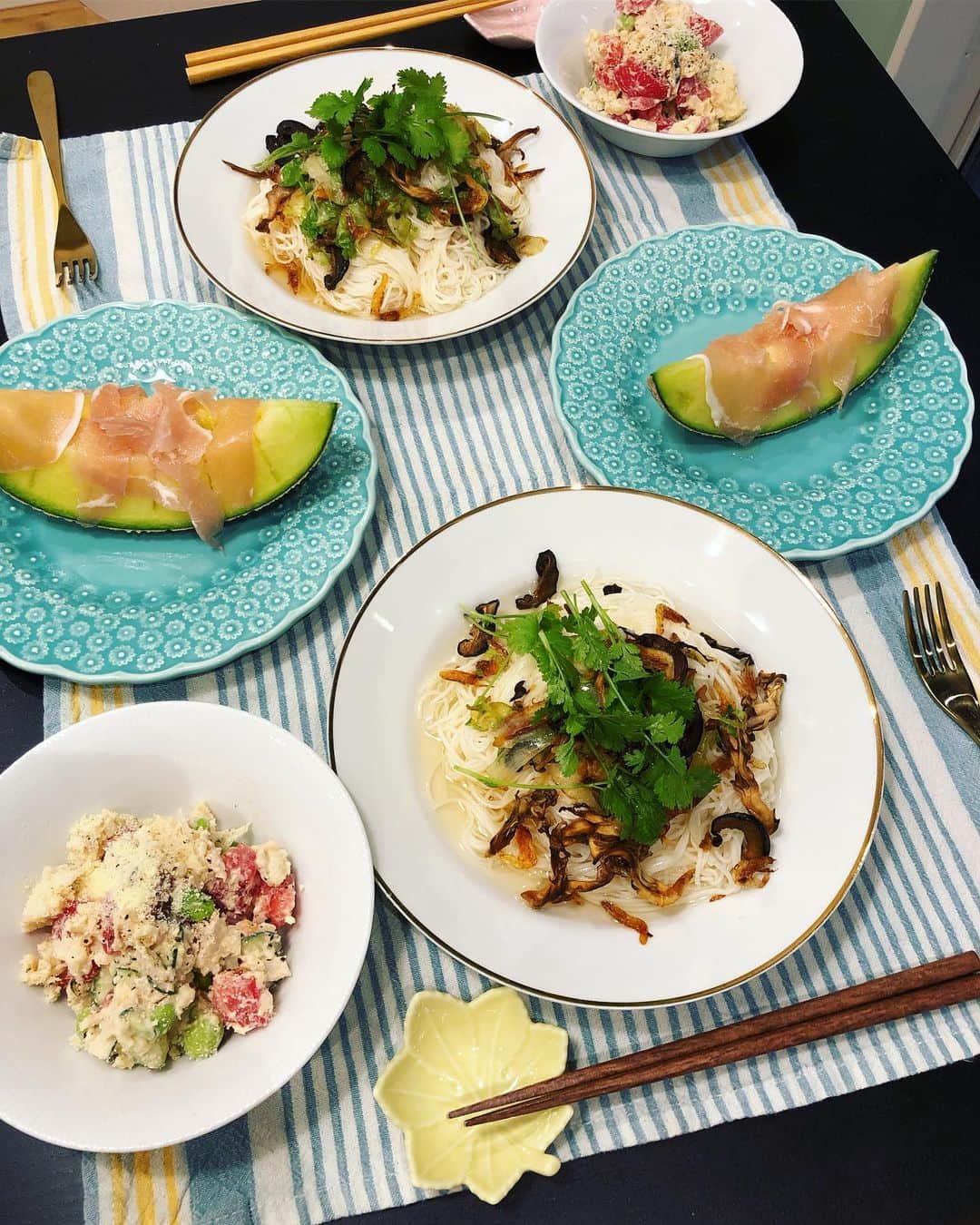 山口リサのインスタグラム：「最近の#リサ飯 👩‍🍳🧡 ・ 暑くなってきてエスニック系多めになってしまうw 今日は朝から遠出したから焼きそばかなw😅 ・ みんなの手抜き飯は何ですか❓」