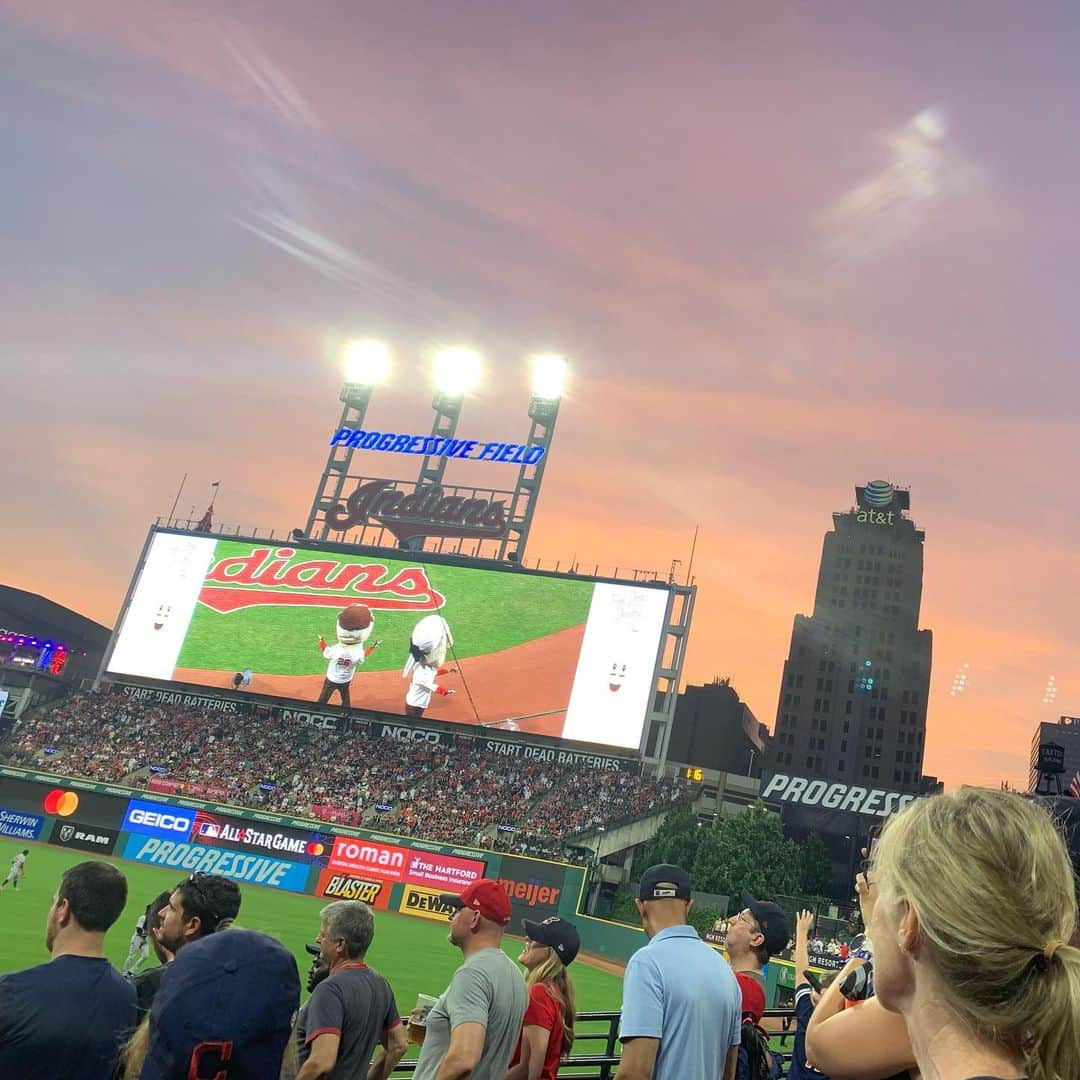 ziyooniさんのインスタグラム写真 - (ziyooniInstagram)「#ALLSTARGAME2019 💚🇺🇸 초대해주셔서 감사합니다  나 진짜 봤다! 와! 류현진 선수 선발투수 최고! @mlbkorea 💖」7月10日 18時12分 - ziyooni