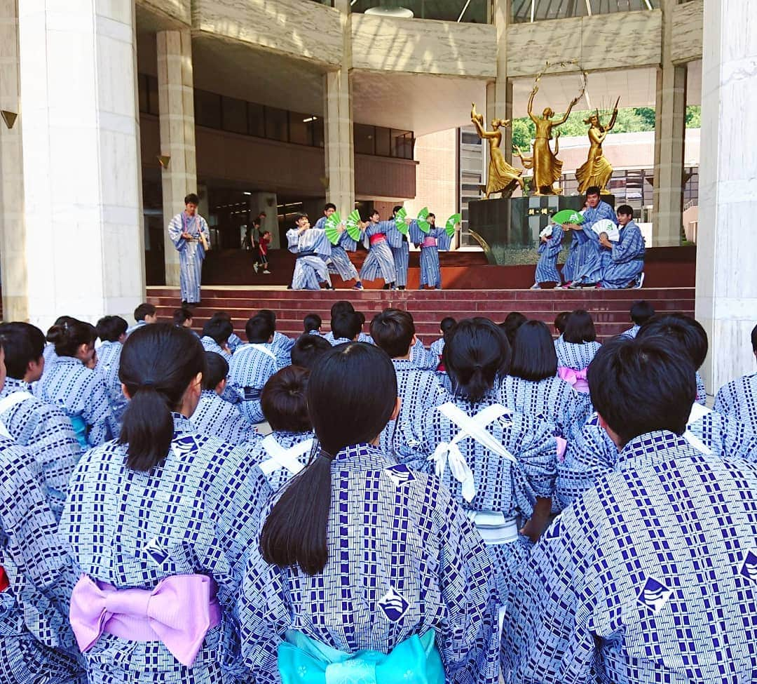 日本工学院さんのインスタグラム写真 - (日本工学院Instagram)「声優・演劇科１年次による毎年恒例の野外パフォーマンス。滑舌練習教材として用いられる歌舞伎の台詞「外郎売」の一節を野外で発表しました。 <教職員投稿写真>  #日本工学院 #nihonkogakuin #専門学校 #日本工学院八王子専門学校 #日本工学院専門学校 #工学院 #教職員投稿写真 #声優演劇科 #野外パフォーマンス #アオハル#あおはる #夢に向かって #頑張るぞ #進路 #進路相談 #外郎売 #歌舞伎 #滑舌練習 ぜひ#オーキャン#オープンキャンパス　に！」7月10日 18時21分 - nihonkogakuin