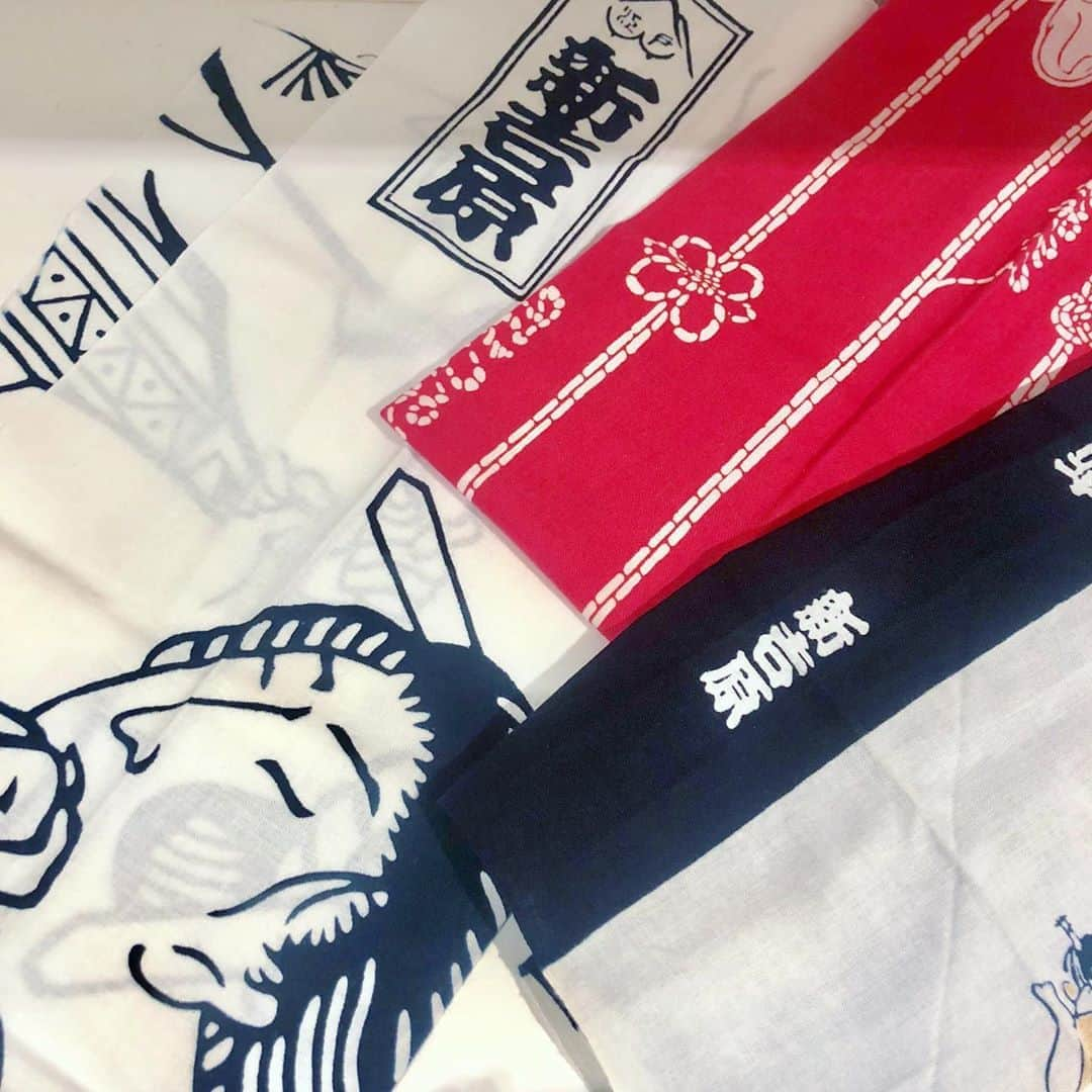 BEAMS JAPANさんのインスタグラム写真 - (BEAMS JAPANInstagram)「＜新吉原 手ぬぐい＞ 完売しておりました 新吉原の手ぬぐいが再入荷いたしました！ . 艶っぽい歴史のある町“浅草新吉原”は 風俗街としても有名ですが、 デザイナー岡野 弥生氏の “地域にあるネガティブなイメージを変えたい” という思いから誕生したブランド＜新吉原＞。 "お風呂"にまつわる土産物アイテムを中心展開しており、 中でも日本古来の本染めで刷られた手ぬぐいは 定番の人気商品です。  BEAMS JAPAN限定の別注デザインもございますので、 是非一度店頭にてご覧ください！ . BEAMS JAPAN 1F ☎︎ 03-5368-7314 #beams  #beamsjapan  #beamsjapan1st  #ビームスジャパン #新宿 #新宿三丁目 #日本製 #madeinjapan #浅草 #新吉原 #土産物 #手ぬぐい」7月10日 18時36分 - beams_japan