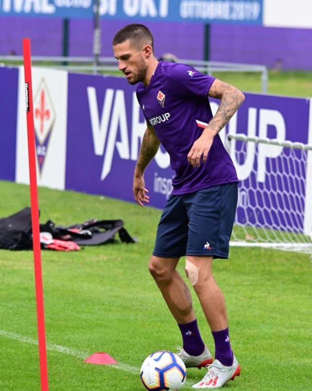 クリスティアーノ・ビラーギのインスタグラム：「Al lavoro per preparare una nuova stagione #ritiro #fiorentina #viola」