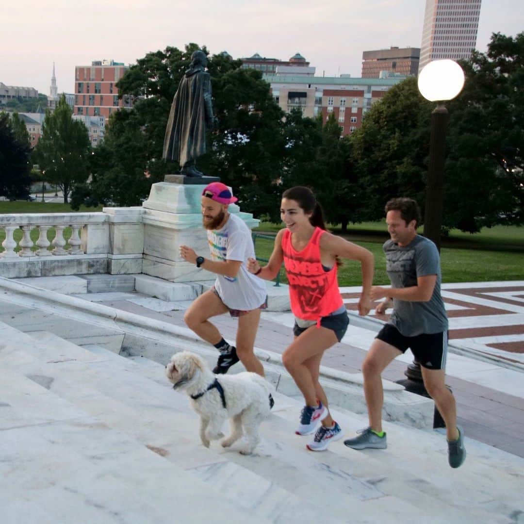 マリッサ・キャステリさんのインスタグラム写真 - (マリッサ・キャステリInstagram)「Running stairs at 5:30am is better with friends and Mosby! . . . . . . *#novemberproject #providencerhodeisland #pvd #shichonsofinstagram #novemberprojectpvd」7月11日 5時26分 - marissacastelli