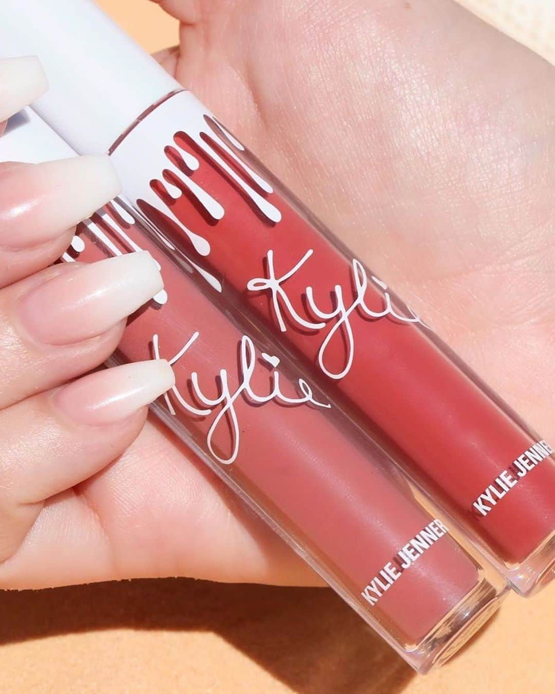 クリス・ジェンナーさんのインスタグラム写真 - (クリス・ジェンナーInstagram)「Kylie’s SUMMER ‘19 #UndertheSea collection launches at 3pm pst TODAY!!! Only at KylieCosmetics.com 🧜‍♀️💕🌴 @kyliecosmetics @kyliejenner #proudmama #summerishere」7月11日 4時04分 - krisjenner