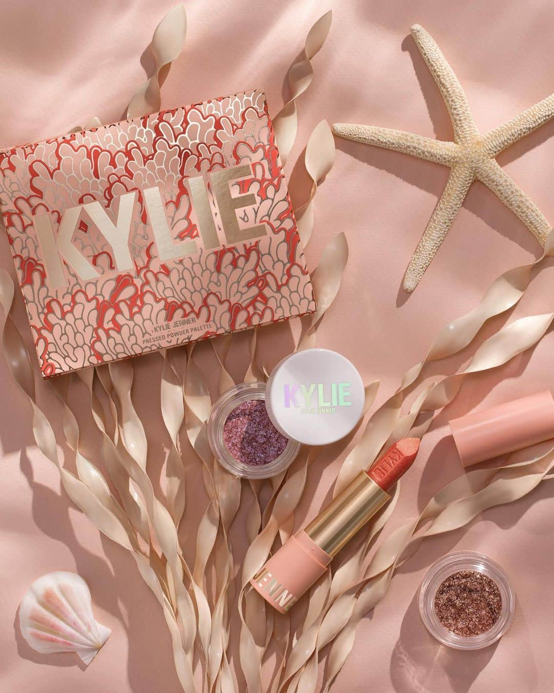 クリス・ジェンナーさんのインスタグラム写真 - (クリス・ジェンナーInstagram)「Kylie’s SUMMER ‘19 #UndertheSea collection launches at 3pm pst TODAY!!! Only at KylieCosmetics.com 🧜‍♀️💕🌴 @kyliecosmetics @kyliejenner #proudmama #summerishere」7月11日 4時04分 - krisjenner