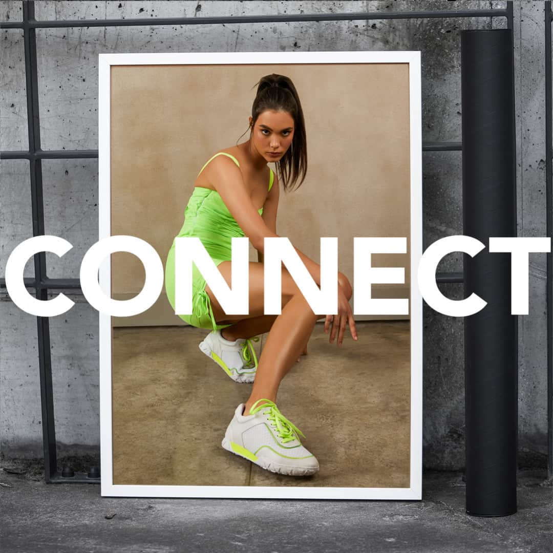 Schutzのインスタグラム：「SCHUTZ CONNECT and share: how do you get connected? ⚡ #SchutzConnect」