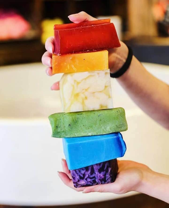 LUSH Cosmeticsさんのインスタグラム写真 - (LUSH CosmeticsInstagram)「A #ZeroWaste personal care routine starts with the basics: bar soap! Switching from shower gel saves plastic from entering our waterways and landfills - plus there are endless scent, color and effect options to suit every preference. Which of these handmade treats have you tried? 🌍❤️ / 📸: @lushoxfordstreet ⁠ *⁠ *⁠ *⁠ *⁠ *⁠ #ecofriendly #sustainable #plasticfree #sustainableliving #zerowastehome #handmade #zerowastelifestyle #sustainability #reuse #green #wastefree #greenliving #environment #bethechange #zerowasteliving #nowaste #consciousconsumer #bathandbody #skincare #soapshare #soapmaking #vegan #handcrafted #handmadesoap #artisansoap #crueltyfree #noanimaltesting #lushcommunity #lushlife」7月11日 4時00分 - lushcosmetics