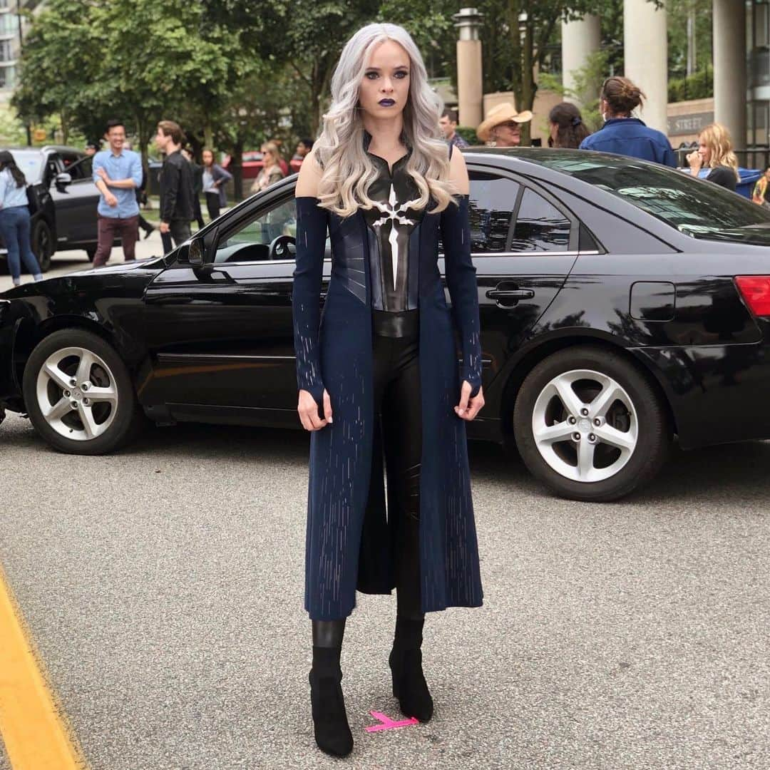 ダニエル・パナベイカーさんのインスタグラム写真 - (ダニエル・パナベイカーInstagram)「When you show up to the first day of school in your brand new outfit. #TheFlash #KillerFrost」7月11日 4時12分 - dpanabaker