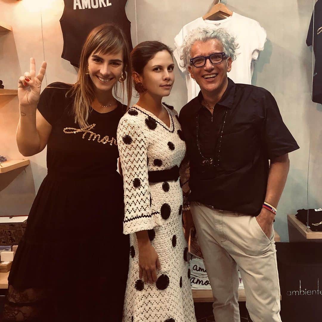 Monica Sordoのインスタグラム：「Ayer tuvimos una tarde MÁGICA! Gracias a @ushuva y a @elbauldemarina por tan bella iniciativa, fue un sueño hecho realidad poder compartir mi experiencia y trayectoria de la mano de @marioaranaga frente a un grupo increíble de creativos y jóvenes talentos Venezolanos. Porque se repitan muchos momentos así! #UshuvaLab #MonicaSordo #Venezuela」