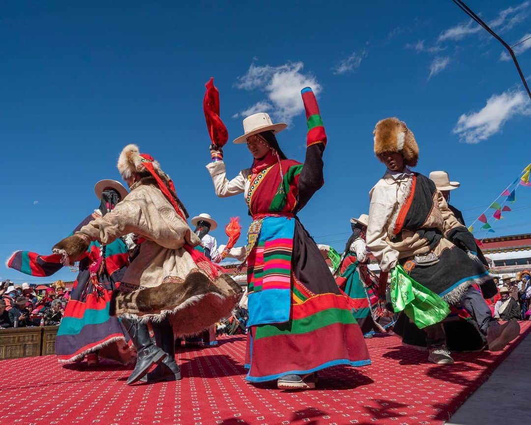 Michael Yamashitaさんのインスタグラム写真 - (Michael YamashitaInstagram)「Sponsored by @sonysingapore | Tibetan nomads dance and sing during a celebration in the village of Xiongba. Sony’s Eye Autofocus technology locks onto and tracks the eyes of moving subjects. Even when the center dancer briefly closes her eyes, the AI-based Real-time Eye Autofocus maintains focus where it counts, the eyes.  EXIF: 1/500sec, f/11, ISO100 #SonyAlpha #A9 + #SonyGMaster #SEL2470GM #SonyEyeAF @sonysingapore」7月11日 4時14分 - yamashitaphoto