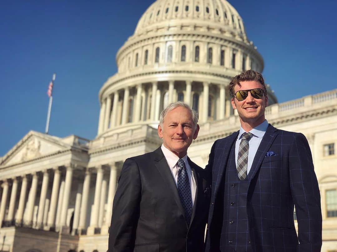 デレック・テラーさんのインスタグラム写真 - (デレック・テラーInstagram)「Proud day today speaking to Congress about the Special Diabetes Program. This program has been critical to the development of new diabetes treatments including CGMs, insulin pumps, and eventually finding a cure. Also, it is our mission to make sure that everyone who needs insulin can afford it. Thank you @therealvictorgarber for your emotional testimony, you are a legend. What a day! #jdrfcc2019」7月11日 4時19分 - derektheler