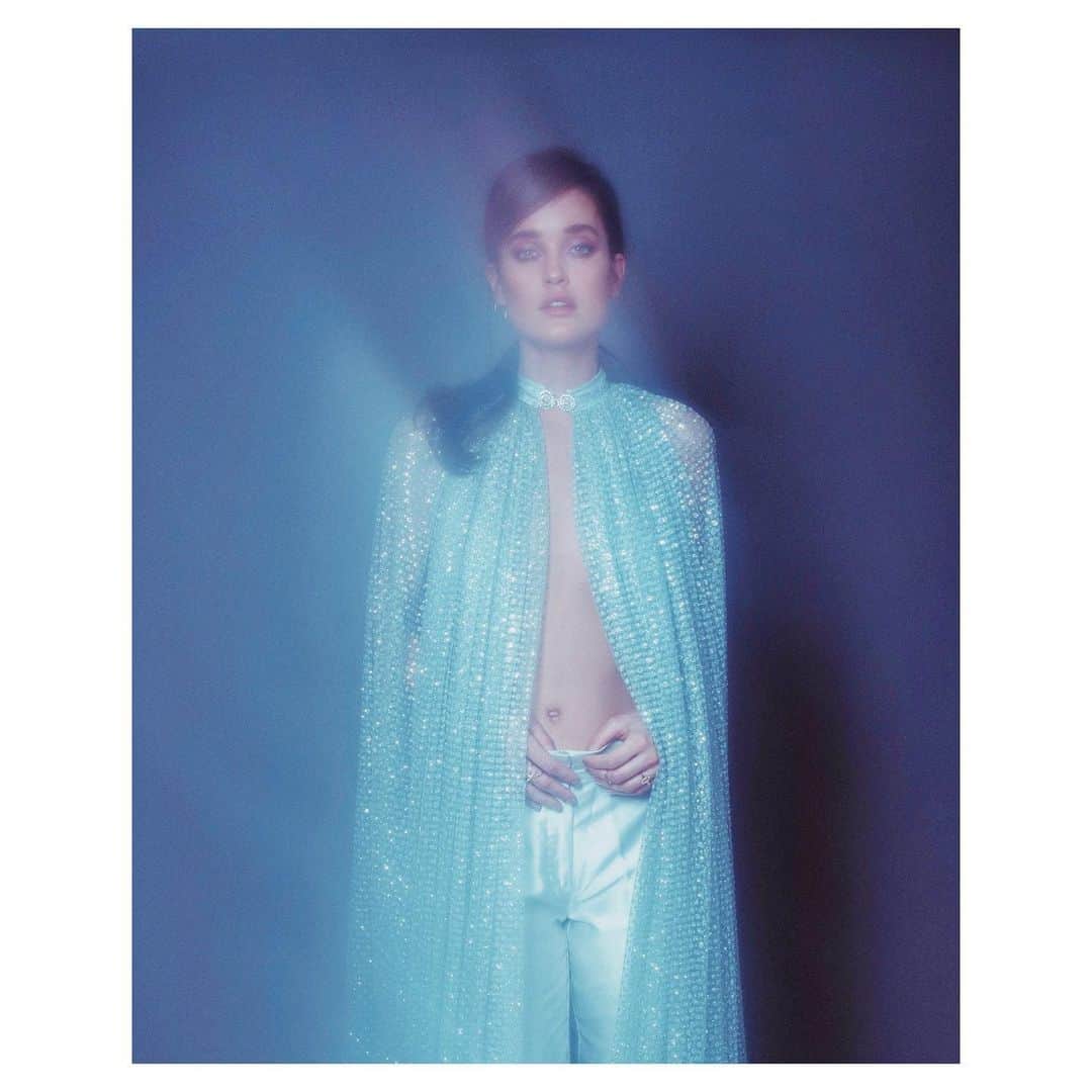 ケイト・ハリソンのインスタグラム：「💎 @parishelena @tksmakeup」