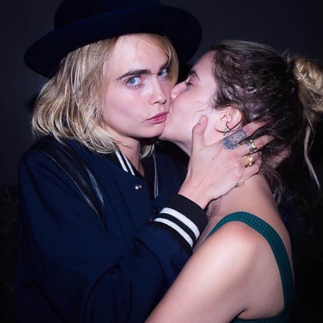 Teen Vogueさんのインスタグラム写真 - (Teen VogueInstagram)「Are Cara Delevingne and Ashley Benson engaged? 👀 We get to the bottom of the speculation at the link in bio.」7月11日 4時35分 - teenvogue