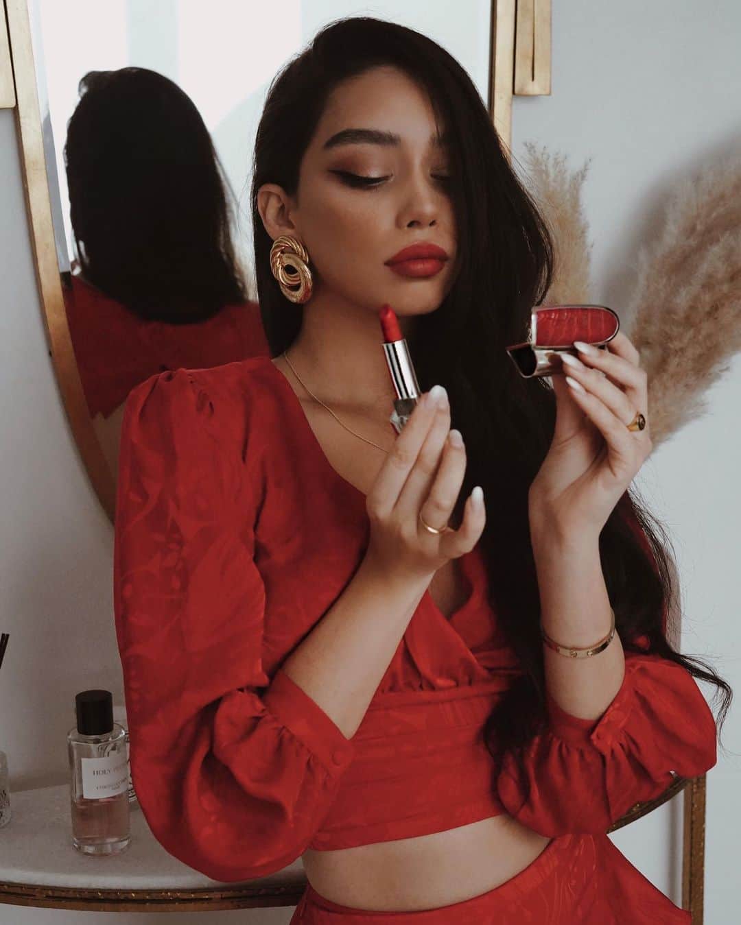 JANICE JOOSTEMAさんのインスタグラム写真 - (JANICE JOOSTEMAInstagram)「In a mood for Red 🌹With @Guerlain’s Rouge G lipstick, I can choose among over 20 cases and new soft matte shades and switch them up according to my outfit and how I’m feeling. Wearing shade #24 and case #WildJungle #MyRougeG #GuerlainLover」7月11日 4時37分 - janicejoostemaa