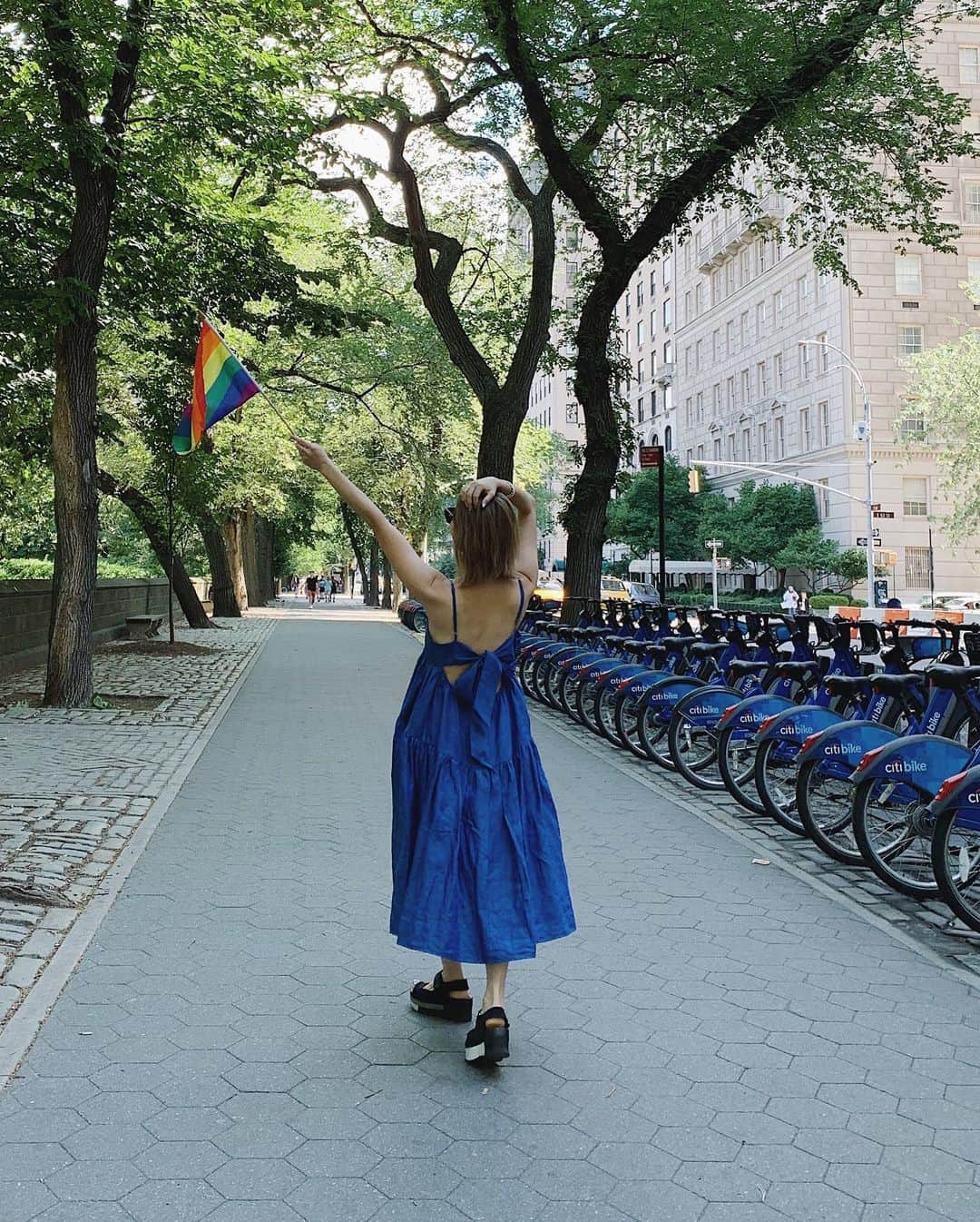 翁安芸さんのインスタグラム写真 - (翁安芸Instagram)「Throwback the day of #pride ❤️ #centralpark #newyork #mylan #akiweng #翁安芸 #ニューヨーク #summerfashion」7月11日 5時03分 - akinyc