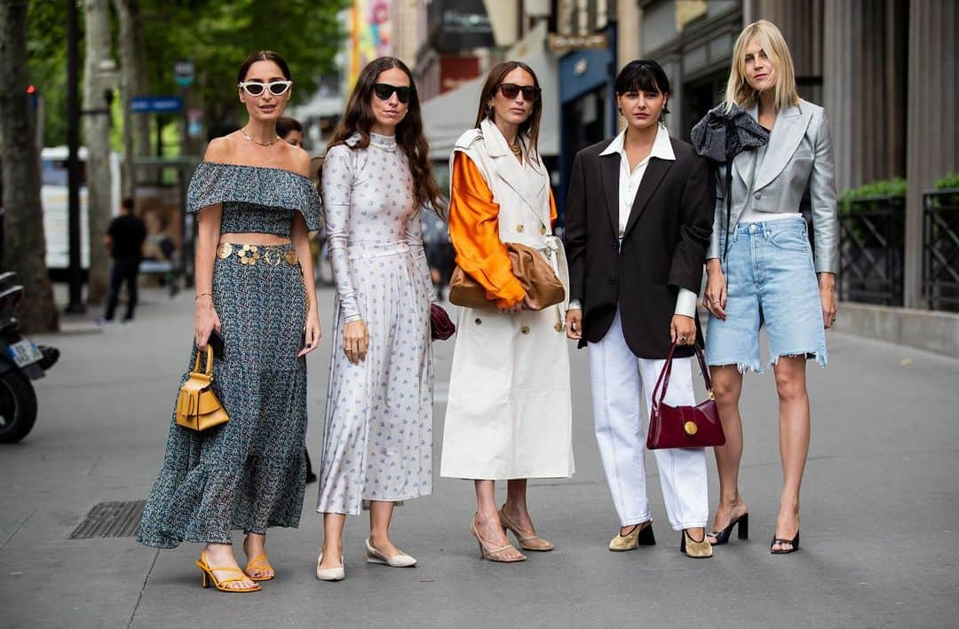 ShopBAZAARさんのインスタグラム写真 - (ShopBAZAARInstagram)「FROM PARIS WITH LOVE: It’s no surprise the street style from Paris Couture Fashion Week stands out from the rest—tap the link in bio for our roundup of our favorite looks and how to wear them. #ShopBAZAAR」7月11日 5時17分 - shopbazaar