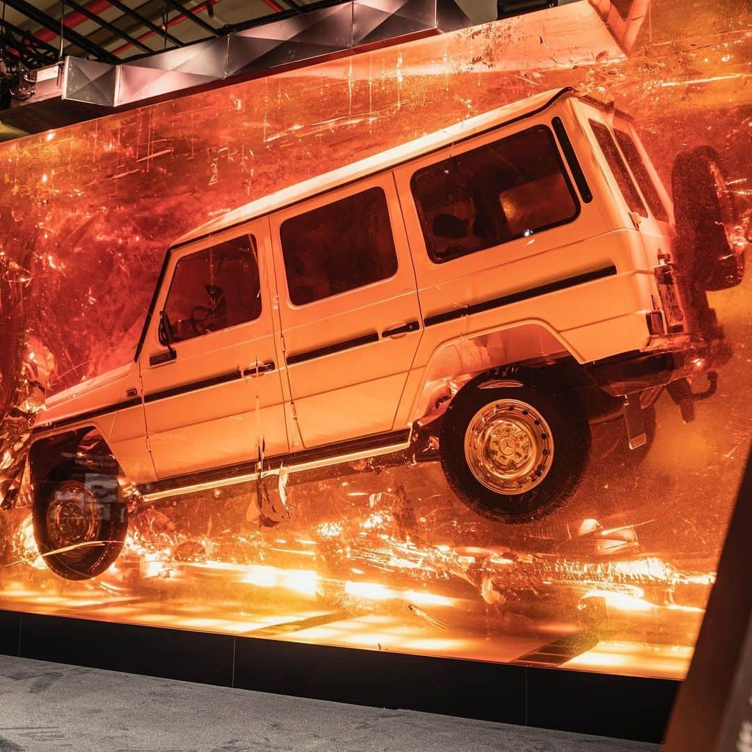 メルセデス・ベンツさんのインスタグラム写真 - (メルセデス・ベンツInstagram)「Opening soon! The G-Class Experience Center awaits you with exciting on- and offroad challenges, insights into the 40-year history and the already legendary Amber Cube. #40YearsGClass #gclass #gwagon #strongerthantime #suv #offroad #car #instacar [Mercedes-Benz G 500 | Kraftstoffverbrauch kombiniert: 12,1–11,5 l/100 km | CO₂-Emissionen kombiniert: 276–263 g/km; Mercedes-Benz G 350 d | Kraftstoffverbrauch kombiniert: 9,8–9,6 l/100 km | CO₂-Emissionen kombiniert: 259–252 g/km | mb4.me/nefz]」7月11日 5時18分 - mercedesbenz