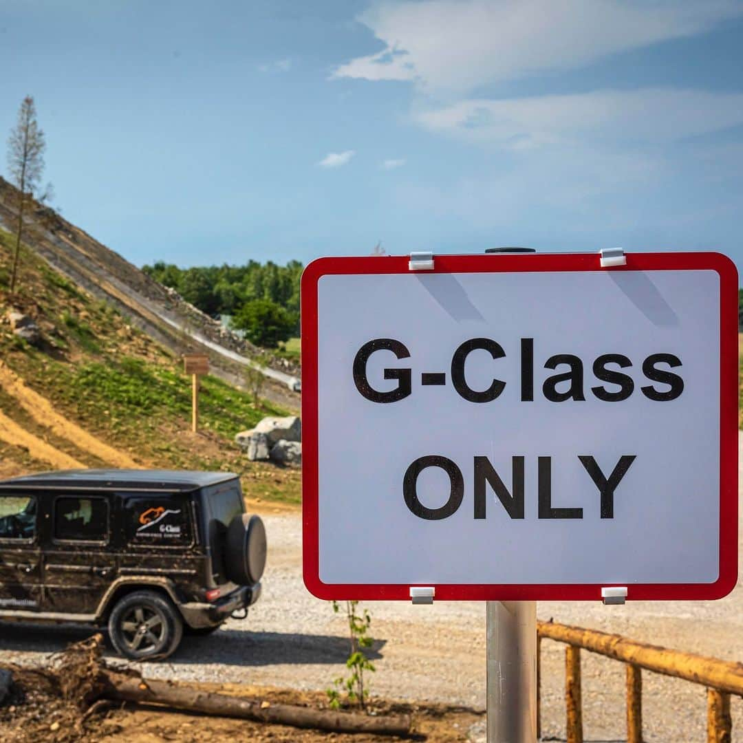 メルセデス・ベンツさんのインスタグラム写真 - (メルセデス・ベンツInstagram)「Opening soon! The G-Class Experience Center awaits you with exciting on- and offroad challenges, insights into the 40-year history and the already legendary Amber Cube. #40YearsGClass #gclass #gwagon #strongerthantime #suv #offroad #car #instacar [Mercedes-Benz G 500 | Kraftstoffverbrauch kombiniert: 12,1–11,5 l/100 km | CO₂-Emissionen kombiniert: 276–263 g/km; Mercedes-Benz G 350 d | Kraftstoffverbrauch kombiniert: 9,8–9,6 l/100 km | CO₂-Emissionen kombiniert: 259–252 g/km | mb4.me/nefz]」7月11日 5時18分 - mercedesbenz