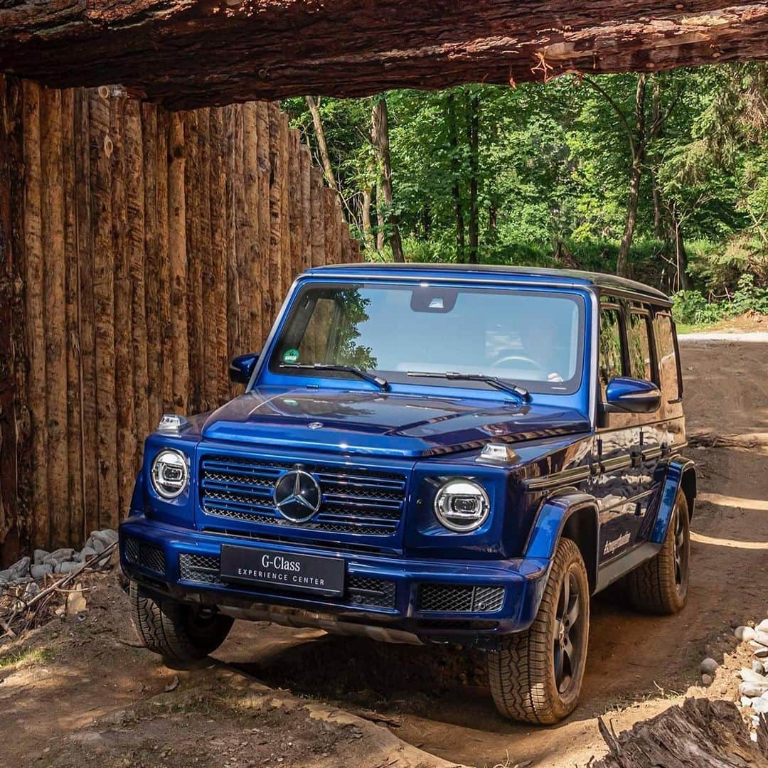 メルセデス・ベンツさんのインスタグラム写真 - (メルセデス・ベンツInstagram)「Opening soon! The G-Class Experience Center awaits you with exciting on- and offroad challenges, insights into the 40-year history and the already legendary Amber Cube. #40YearsGClass #gclass #gwagon #strongerthantime #suv #offroad #car #instacar [Mercedes-Benz G 500 | Kraftstoffverbrauch kombiniert: 12,1–11,5 l/100 km | CO₂-Emissionen kombiniert: 276–263 g/km; Mercedes-Benz G 350 d | Kraftstoffverbrauch kombiniert: 9,8–9,6 l/100 km | CO₂-Emissionen kombiniert: 259–252 g/km | mb4.me/nefz]」7月11日 5時18分 - mercedesbenz